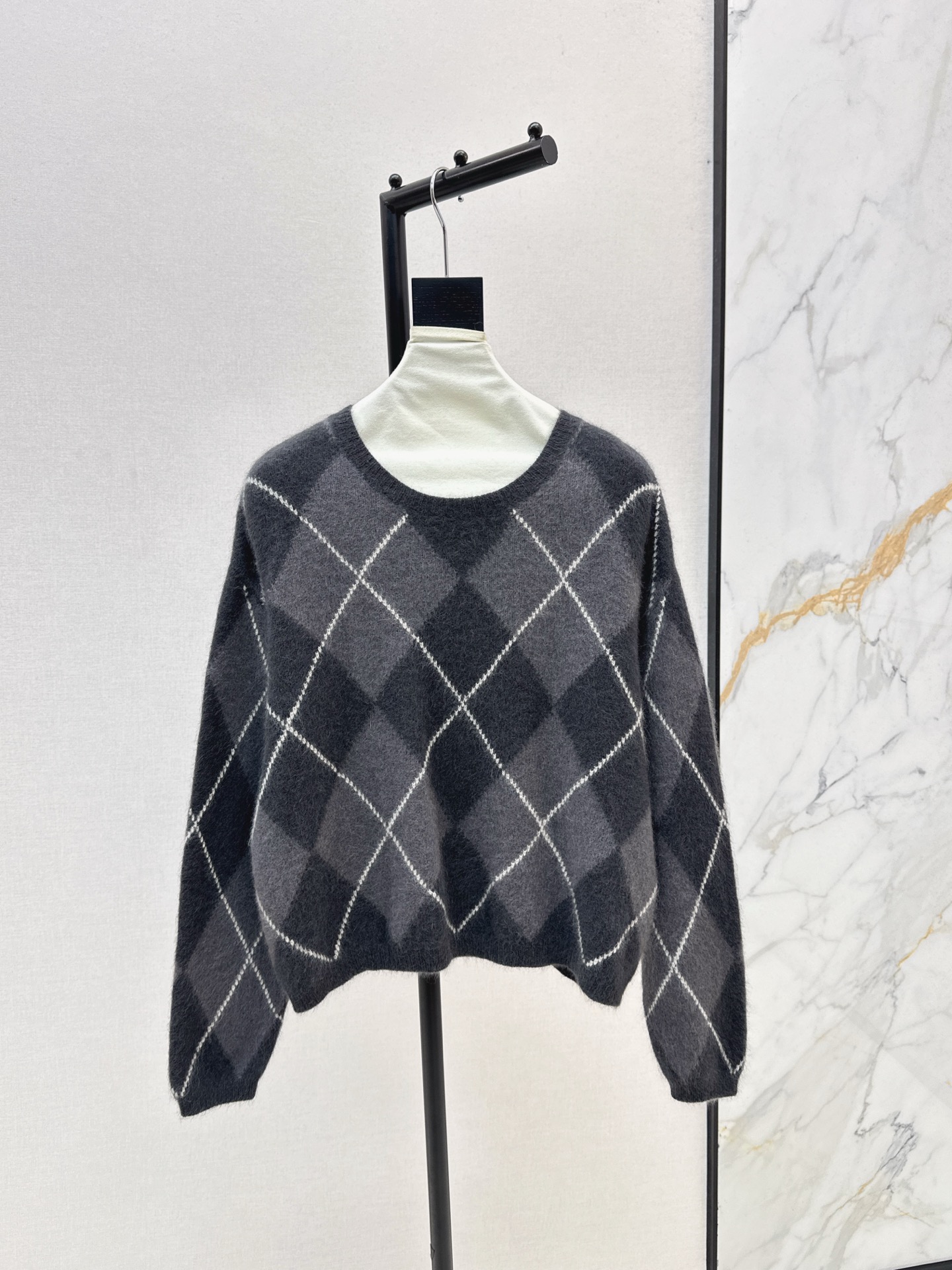 NO:544507,LP 25Ss———The latest retro plaid mattress sweater custom wool yarn woven in autumn and winter. High-quality texture, comfortable and soft. Round neck straight shoulder sweater style. More design sense. Show high-end tone. Regular style does not pick on body age. Casual and fashionable. Three-color spot sale sml, loro piano, sweaters, alexander wang19860909LP 25Ss————秋冬最新款复古格纹原谅针织衫定制羊毛纱线织造 质感高级 舒适柔软 圆领正肩毛衣版型 更具设计感 彰显高级调性 常规版型不挑身材年龄 穿搭休闲时髦 三色现货发售sml,,loro piana,sweaters,alexander wang,Women's clothing