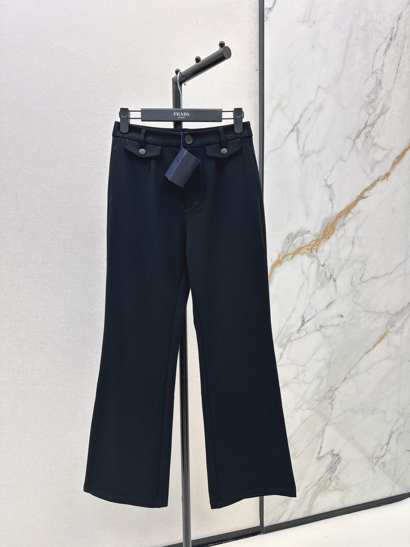 NO:545702,Slim and flared pants are super long legs PD 25Ss———The latest minimalist style of autumn and winter versatile trousers. No matter what the leg shape it is, this way can give you supermodel legs. It is definitely taller and versatile. Two colors are available for sale in stock, alexander wang19860909显瘦微喇裤就是超显腿长 PD 25Ss———秋冬最新款极简风百搭西裤 不管是什么样的腿型 这一条路子都可以给你穿出超模腿 妥妥的显高起来 百搭无烦恼 两色现货发售sml,,alexander wang,Women's clothing