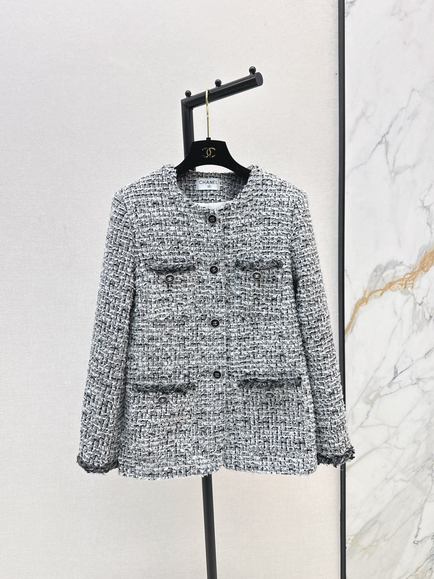 NO:545679,C home 25Ss———The latest small fragrance style braided tweed jacket in autumn and winter. The beautiful high-end colored yarn woven fabric is super beautiful. The three-dimensional texture is full of exquisiteness. The upper body has a noble temperament. The custom buckle 3D three-dimensional cut style is huge and slim. The real wear is high and the appearance is higher. French celebrity style is elegant and high-end. A must-have for wealthy families. One-color spot-on sml, chanel, jackets & coats, alexander wang19860909C家 25Ss———秋冬最新款小香风编织粗纺花呢外套 绝美高级彩纱编织面料实物超美 立体肌理感精致感满满 上身自带一种高贵气质 定制扣3D立体剪裁版型巨显瘦 实穿度高颜值也更高 法式名媛风优雅又高级 富家千金必备 一色现货发售sml,,chanel,jackets & coats,alexander wang,Women's clothing