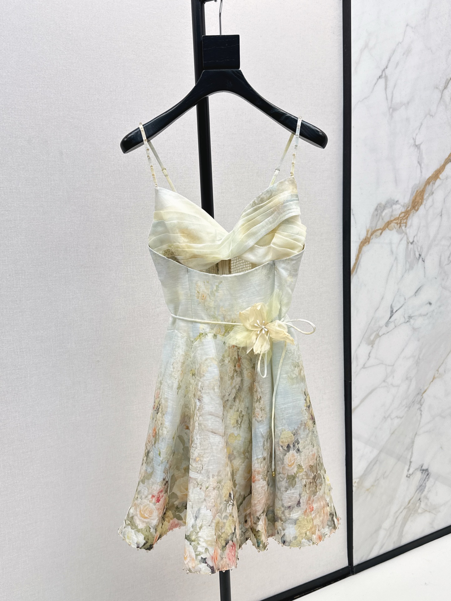 NO:545695,Exclusive first release Zimmen-M 25Ss————The latest vacation style peony flower pattern suspender dress with elegant and fresh vacation style Elegant pattern prints Romantic and elegant white and rich beauty essentials Silk linen blend fabric One-color spot sale smlxl, skirts, real silk, alexander wang19860909独家首发 Zimmen-M 25Ss———早秋最新款度假风芍药花图案吊带连衣裙淡雅清新的度假风气息 优雅图案印花浪漫优雅的白富美必备单品 真丝亚麻混纺面料 一色现货发售smlxl,,skirts,real silk,alexander wang,Women's clothing