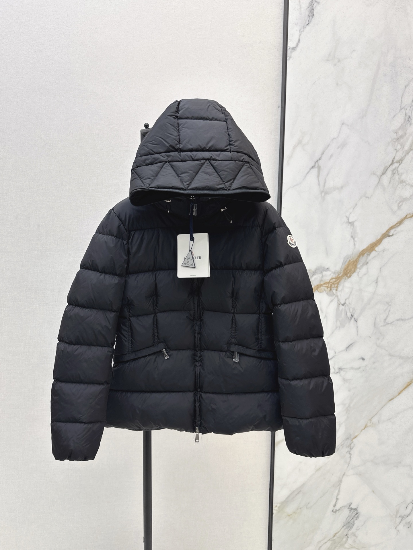 Moncler Women's Hooded Down Puffer Jacket - Stylish & Warm Winter Coat
