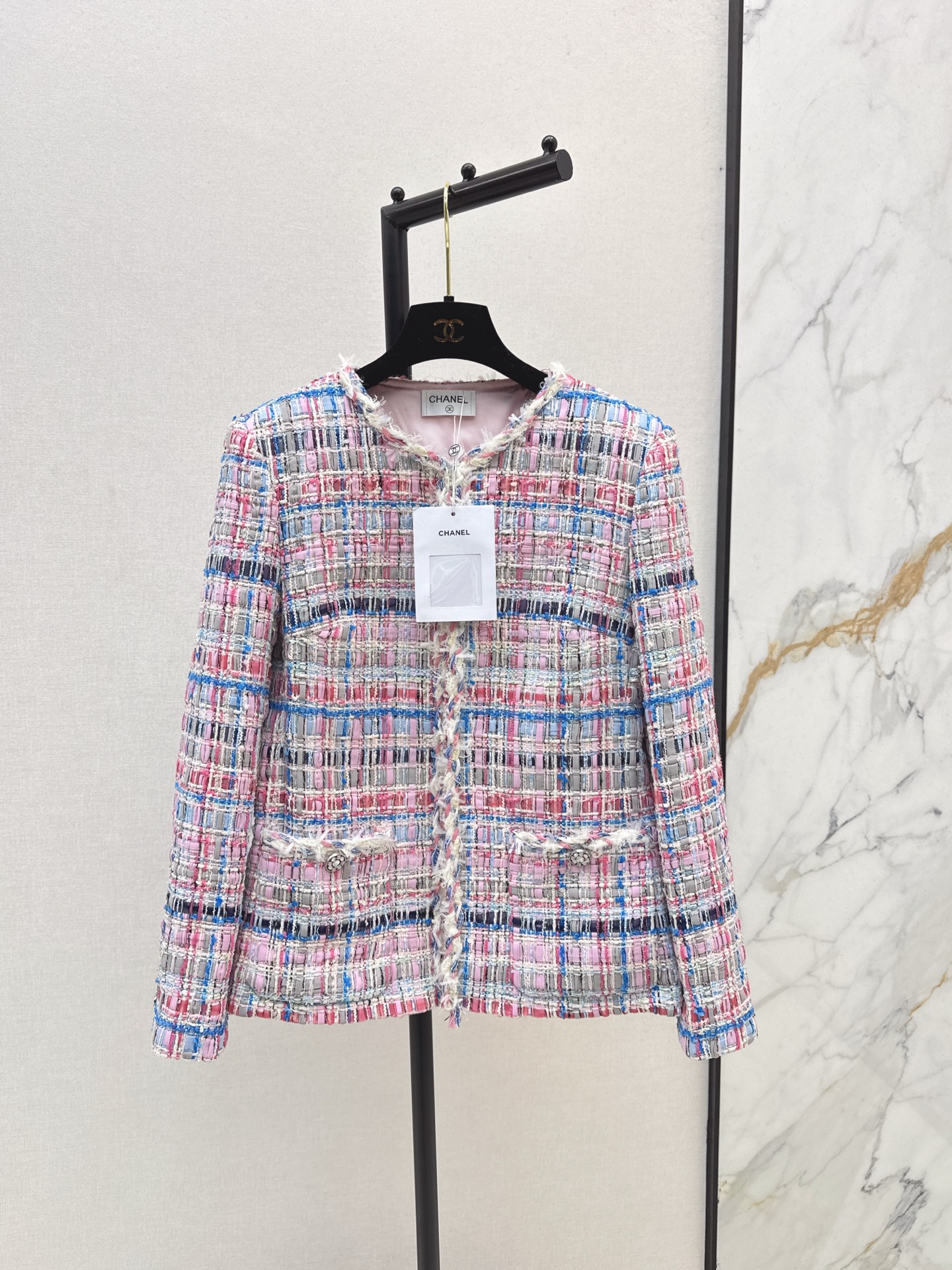 NO:547328,C home 25Ss———The latest small fragrance style braided tweed jacket in autumn and winter. The beautiful high-end braided fabric is super beautiful in real objects. The three-dimensional texture is full of exquisiteness. The upper body has a noble temperament. The custom buckle 3D three-dimensional cut style is huge and slim. The real wear is high and the appearance is higher. French celebrity style is elegant and high-end. A must-have for wealthy families. One-size-fitting sml, chanel, jackets & coats, alexander wang19860909C家 25Ss———秋冬最新款小香风编织粗纺花呢外套 绝美高级编织面料实物超美 立体肌理感精致感满满 上身自带一种高贵气质 定制扣3D立体剪裁版型巨显瘦 实穿度高颜值也更高 法式名媛风优雅又高级 富家千金必备 一色现货发售sml,,chanel,jackets & coats,alexander wang,Women's clothing