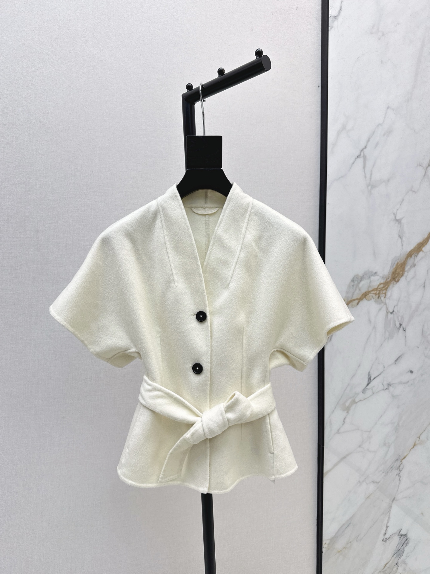 NO:548911,Elegant Lady temperament Exclusive model ~ CD 25Ss———The latest high-end minimalist style double-sided wool jacket stacking artifact pure handmade double-sided nylon cashmere wool fabric rotator sleeve design Elegant intellectual temperament gentle imported fabric wool cashmere texture is wide and stylish, not picky for people, versatile and fashionable upper body looks slim and tall, three-color spot on sale sml, Jackets & coats, alexander wang19860909优雅Lady气质 独家款～ CD 25Ss————秋冬最新款高级极简风双面呢外套叠搭神器 纯手工制作双面尼羊绒羊毛面料 落肩袖设计 优雅知性气质温柔 进口面料羊毛羊绒质感挺阔有型 不挑人版型气质干练 百搭时髦上身显瘦又高挑 三色现货发售sml,,jackets & coats,alexander wang,Women's clothing