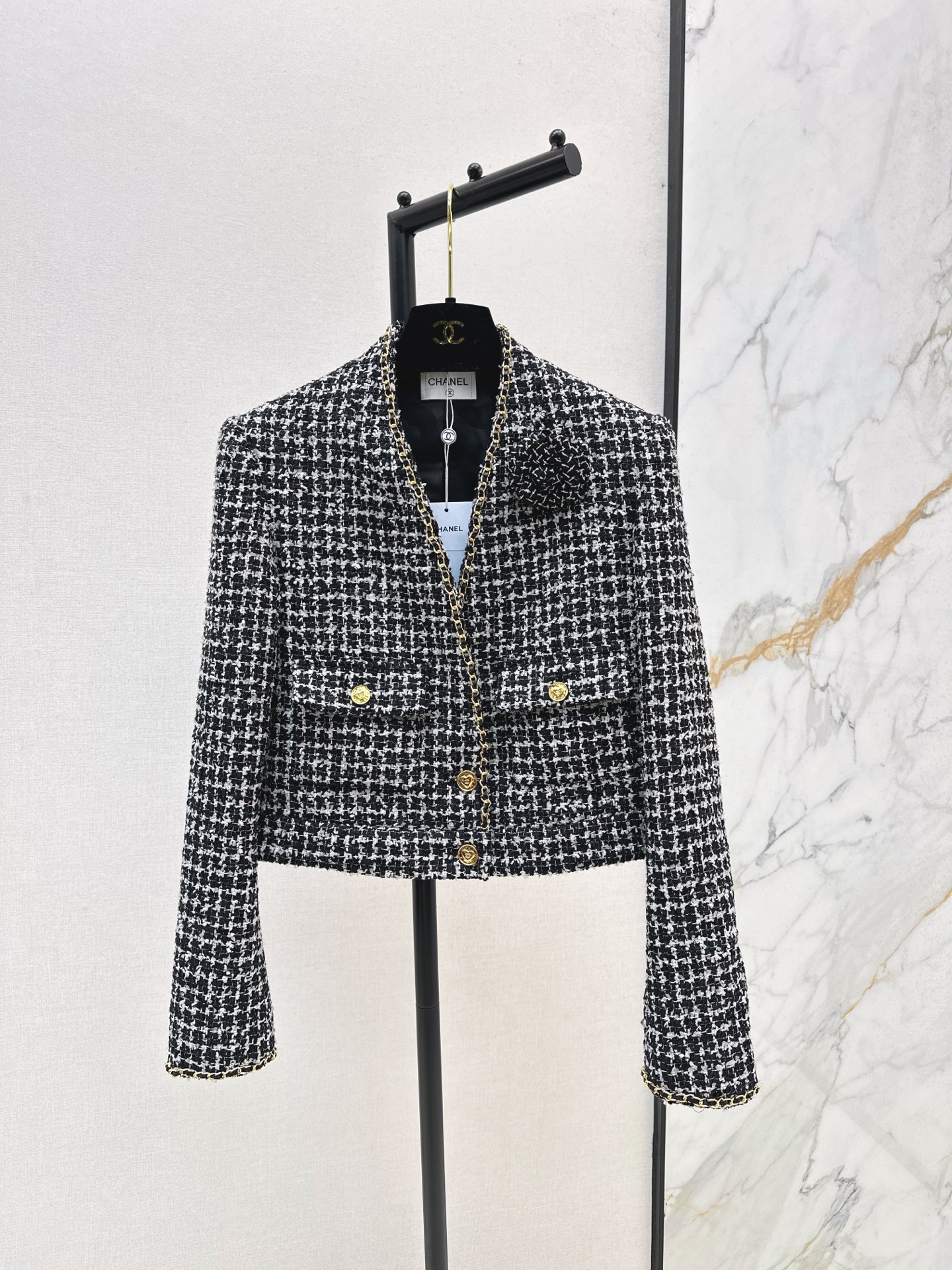 NO:549607,Exclusive first launch C home 25Ss———The latest V-neck celebrity temperament small fragrance style colored wool jacket with beautiful high-end wool fabrics super beautiful exquisite flower buckle French elegant temperament and social style classic pocket design Wearing corsage The upper body celebrity temperament is so beautiful, whoever wears whoever wears the beautiful series One color is on sale in stock sml, chanel, jackets & coats, alexander wang19860909独家首发 C家 25Ss———秋冬最新款V领名媛气质小香风彩色粗纺呢外套 绝美高级编织面料超美 精致花朵扣 法式优雅气质名媛风 经典口袋设计 佩戴胸花 上身名媛气质实物太美啦 谁穿谁美系列 一色现货发售sml,,chanel,jackets & coats,alexander wang,Women's clothing