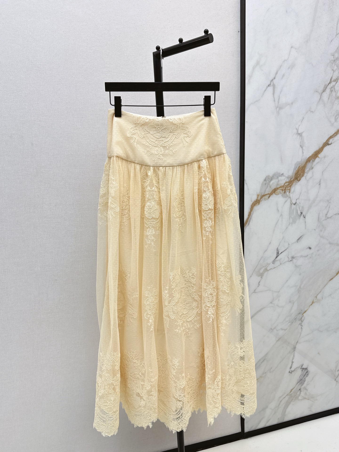 NO:550227,Exclusive first release Zimmen-M 25Ss————The latest vacation style suspender lace suit for early autumn, one-length lace top + high-waist lace skirt, elegant and fresh vacation style, elegant and elegant white and rich beauty essential items, one-color split development, spot-on smlxl, skirts, alexander wang19860909独家首发 Zimmen-M 25Ss———早秋最新款度假风吊带蕾丝套装一字领蕾丝上衣+高腰蕾丝半裙 淡雅清新的度假风气息 优雅浪漫优雅的白富美必备单品 一色分开发 现货发售smlxl,,skirts,alexander wang,Women's clothing