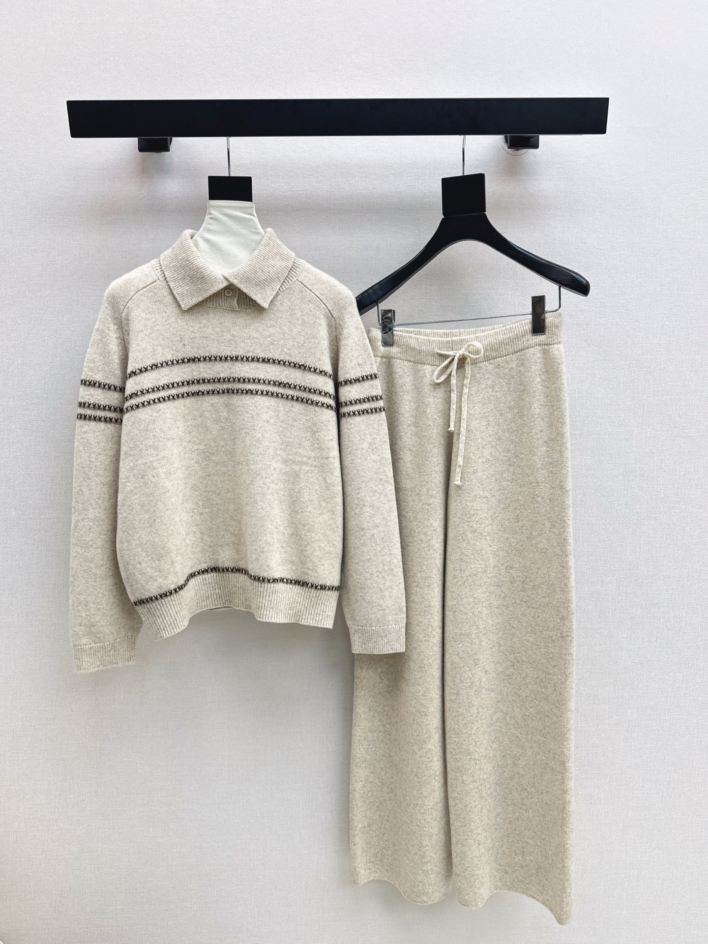 NO:563211,Exclusively debuting Max 25Ss - the latest lazy style wool suit for autumn and winter in a single Maillard color series. 100% worsted wool yarn fabric. Simple and elegant lazy style. Durable. Warmth and appearance are both online.  !  Super stretchy, not flattering on your figure. Sold as a set. Two colors available for sale. sml, alexander wang19860909独家首发 Max 25Ss———秋冬最新款慵懒风羊毛套装爆单款美拉德色系 百分百精纺羊毛纱线面料 简约大气慵懒版型 经久耐穿 保暖度和颜值却都在线～～最实穿百搭的精品 秋冬打底叠穿日常高级！！超大弹力不挑身材 一套出售 两色现货发售sml,,alexander wang,Women's clothing