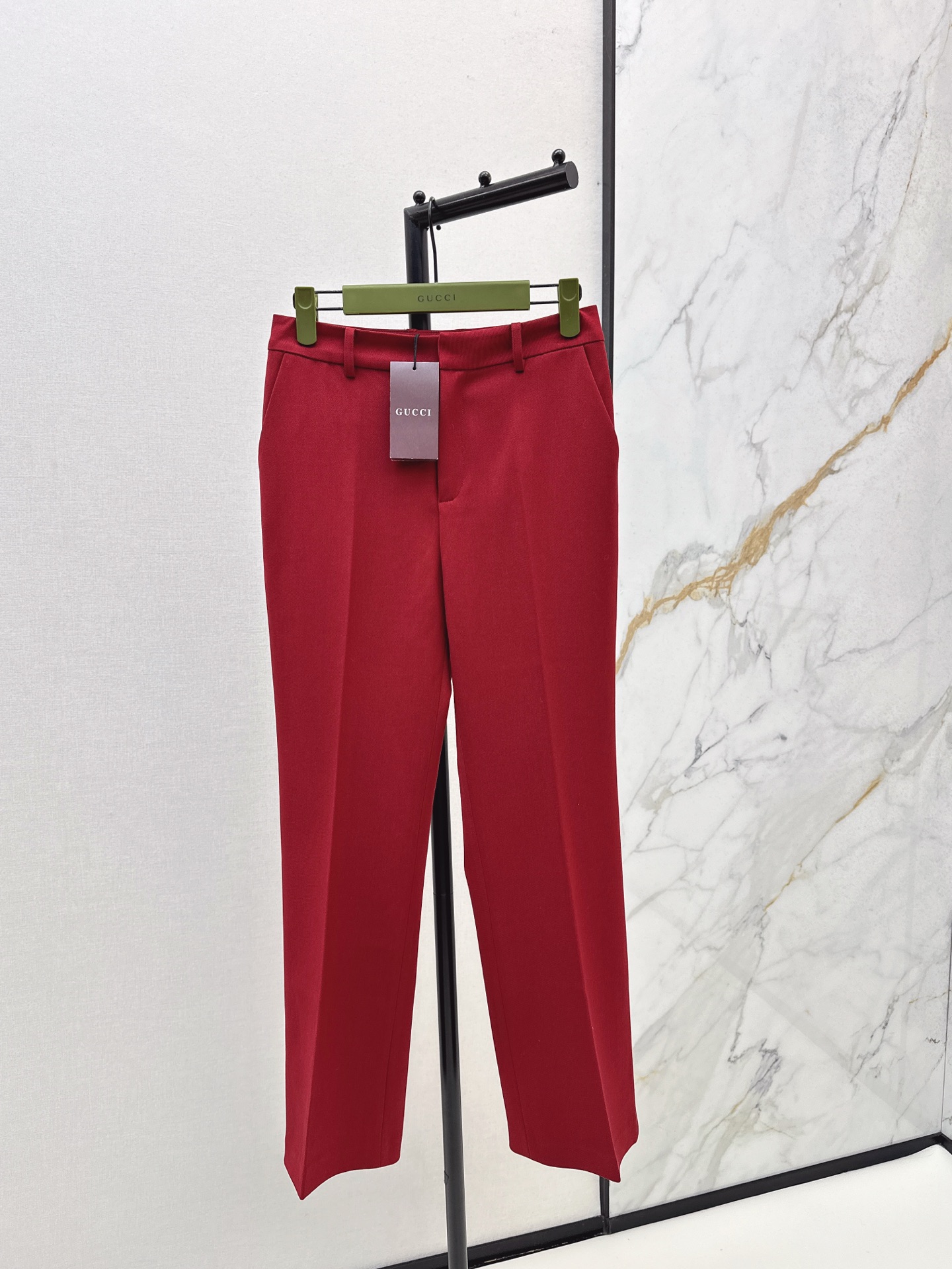 NO:565571,Catwalk model Gu 25Ss - the latest burgundy suit for autumn and winter. Blazer with metal buckle decoration + straight pants. An elegant statement in the workplace. It is also an eye-catching tool for banquets. Sharp tailoring outlines a sophisticated aura. Exquisite hardware embellishes the light luxury texture. Wear it calmly and travel through various occasions. Each step brings out unique confidence and charm. Developed in one color. Ready for sale smlxl,, jackets & coats, business suit, alexander wang19860909走秀款 Gu 25Ss———秋冬最新款酒红色西装套装 金属扣装饰西装外套+直筒裤 职场的优雅宣言 亦是宴会的吸睛利器 利落剪裁勾勒干练气场 精致五金点缀轻奢质感 穿上它 从容穿梭于各种场合 每一步都走出独属的自信与魅力 一色分开发 现货发售smlxl,,jackets & coats,business suit,alexander wang,Women's clothing