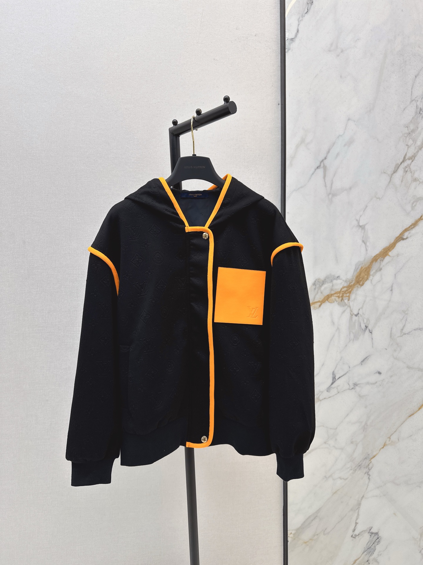 NO:565594,Ljia 25Ss————The latest contrasting color splicing hooded jacket for autumn and winter. Customized soft fabric. Classic and stylish. It has its own aura. The texture of the fabric is very nice. It is fashionable and high-end. The color is super positive. The upper body is white and slim. It has a cool and handsome series. The upper body has a full aura when walking. The length is just right and easy to control. One color ready for sale sml, louis vuitton, jackets & coats, hats, alexander wang19860909L家 25Ss————秋冬最新款撞色拼接连帽外套 定制柔软面料 经典又有型 自带气场 面料质感很奈斯 时髦又高级 颜色超级正 上身显白又显瘦 自带酷帅感的系列 走路都带风上身气场全开 长度恰到好处 轻松驾驭 一色现货发售sml,,louis vuitton,jackets & coats,hats,alexander wang,Women's clothing