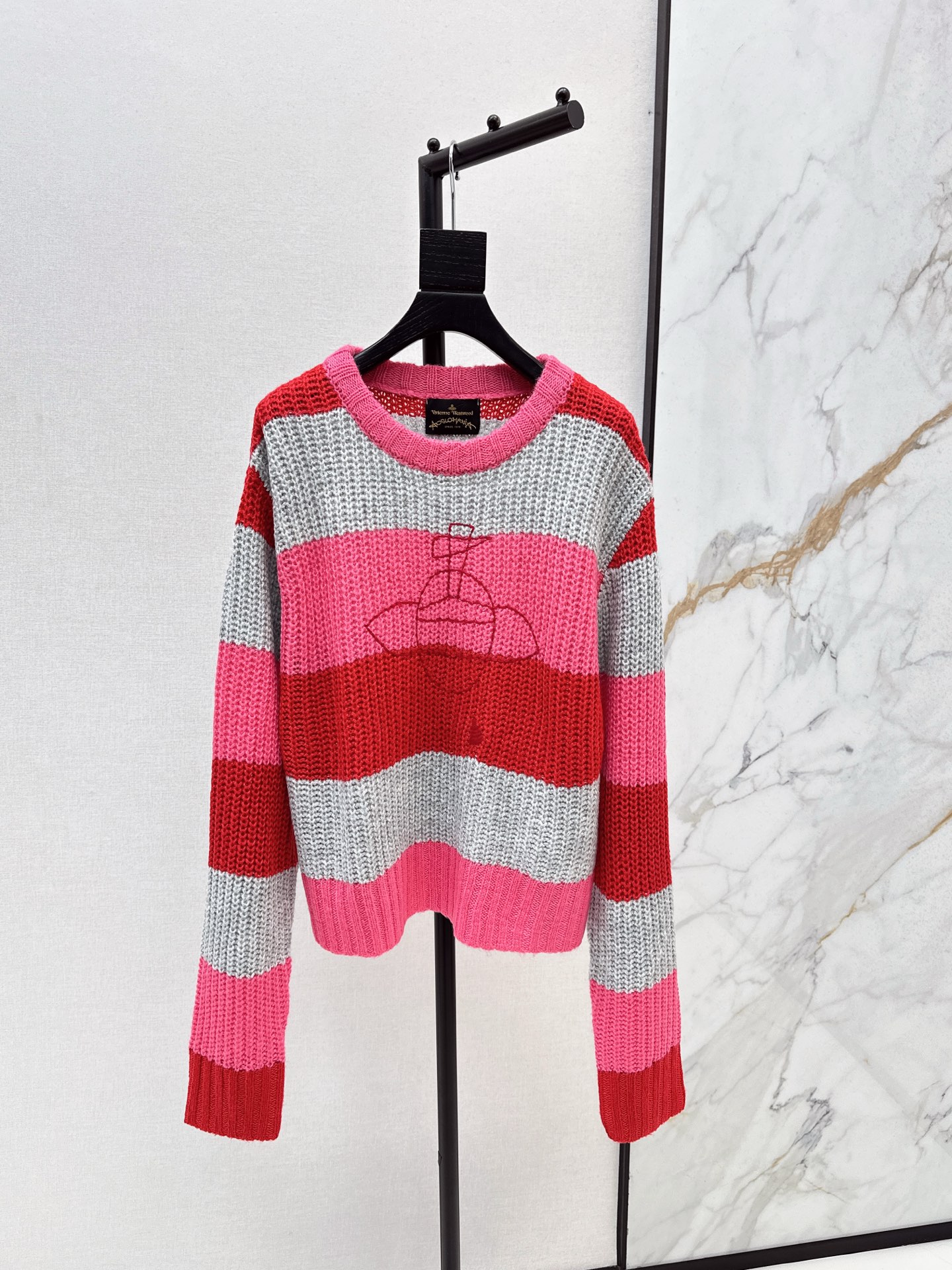 NO:566420,Fashionable design Vivienn~ 25Ss - the latest Japanese limited series color-blocked sweater for autumn and winter. This year's Queen Mother is cheating. There are so many good-looking clothes. The color-blocked loose silhouette sweater is a must-have item for autumn and winter. Two colors are available in stock. sml,,sweaters,alexander wang19860909时髦设计 Vivienn～ 25Ss———秋冬最新款日本限定系列拼色毛衣 今年的西太后开挂啦 好多好看的衣服呢拼色宽松廓形毛衣秋冬必备单品 两色现货发售sml,,sweaters,alexander wang,Women's clothing