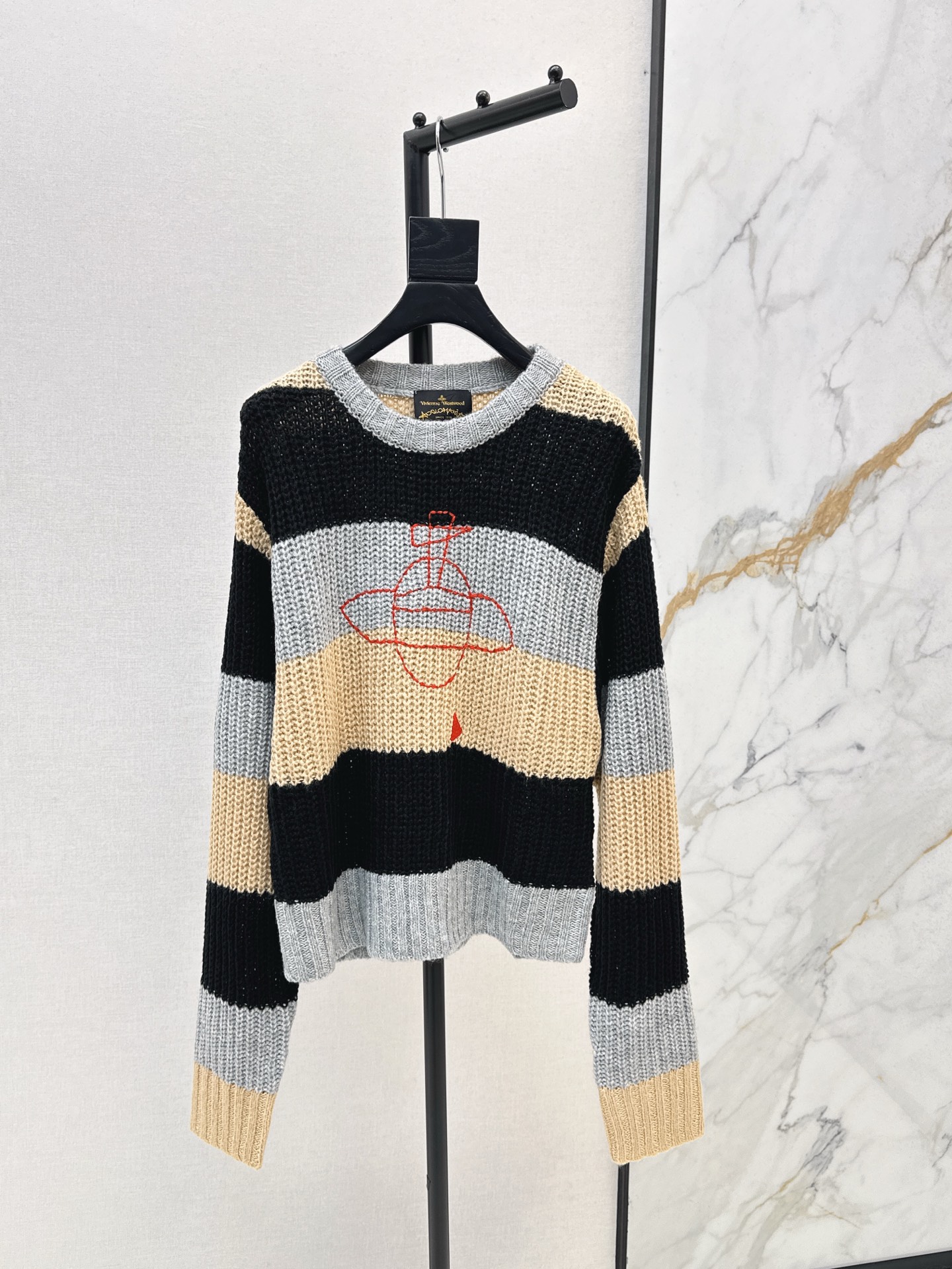 NO:566415,Fashionable design Vivienn~ 25Ss - the latest Japanese limited series color-blocked sweater for autumn and winter. This year's Queen Mother is cheating. There are so many good-looking clothes. The color-blocked loose silhouette sweater is a must-have item for autumn and winter. Two colors are available in stock. sml,,sweaters,alexander wang19860909时髦设计 Vivienn～ 25Ss———秋冬最新款日本限定系列拼色毛衣 今年的西太后开挂啦 好多好看的衣服呢拼色宽松廓形毛衣秋冬必备单品 两色现货发售sml,,sweaters,alexander wang,Women's clothing