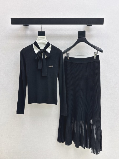 Miu Miu 25Ss Knit Set: Tie Blouse & Midi Skirt, Elegant & Versatile Outfit 1 Miu Miu 25Ss Knit Set: Tie Blouse & Midi Skirt, Elegant & Versatile Outfit