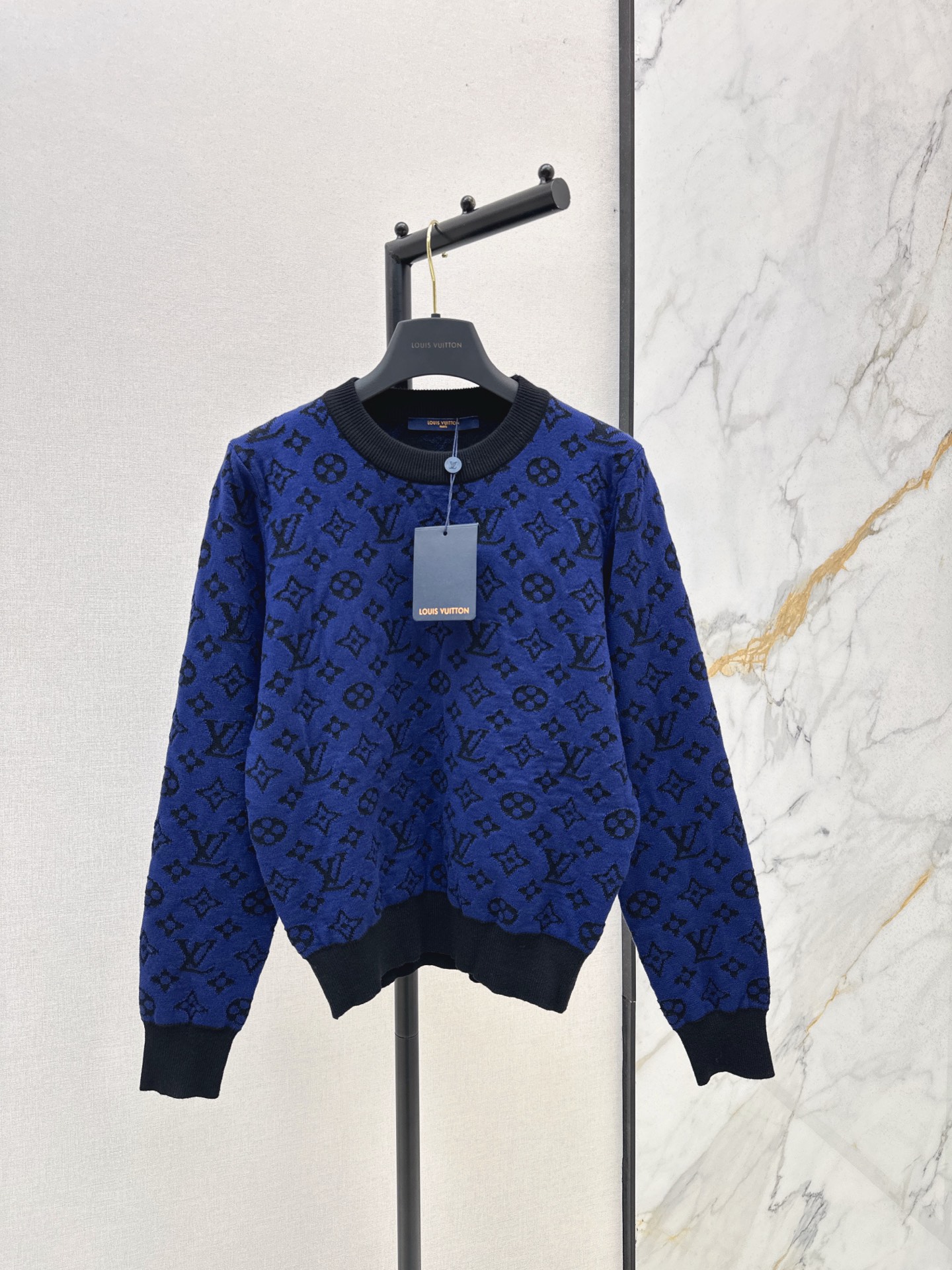 NO:576031,L Family 25Ss————The latest classic presbyopic round-neck sweater in autumn and winter, 100% wool, has a delicate and soft texture. It is a classic age-reducing item. The shape is not picky and makes the upper body look slimmer. The perfect item that is a must-have for those who are rich and beautiful. The texture is great. Two colors are available in stock. SML, Louis Vuitton, Sweaters, Alexander Wang19860909L家 25Ss————秋冬最新款经典老花圆领毛衣百分百羊毛质感细腻软糯 经典减龄单品 版型不挑人上身巨显瘦 白富美必收的完美单品 质感超赞 两色现货发售sml,,louis vuitton,sweaters,alexander wang,Women's clothing