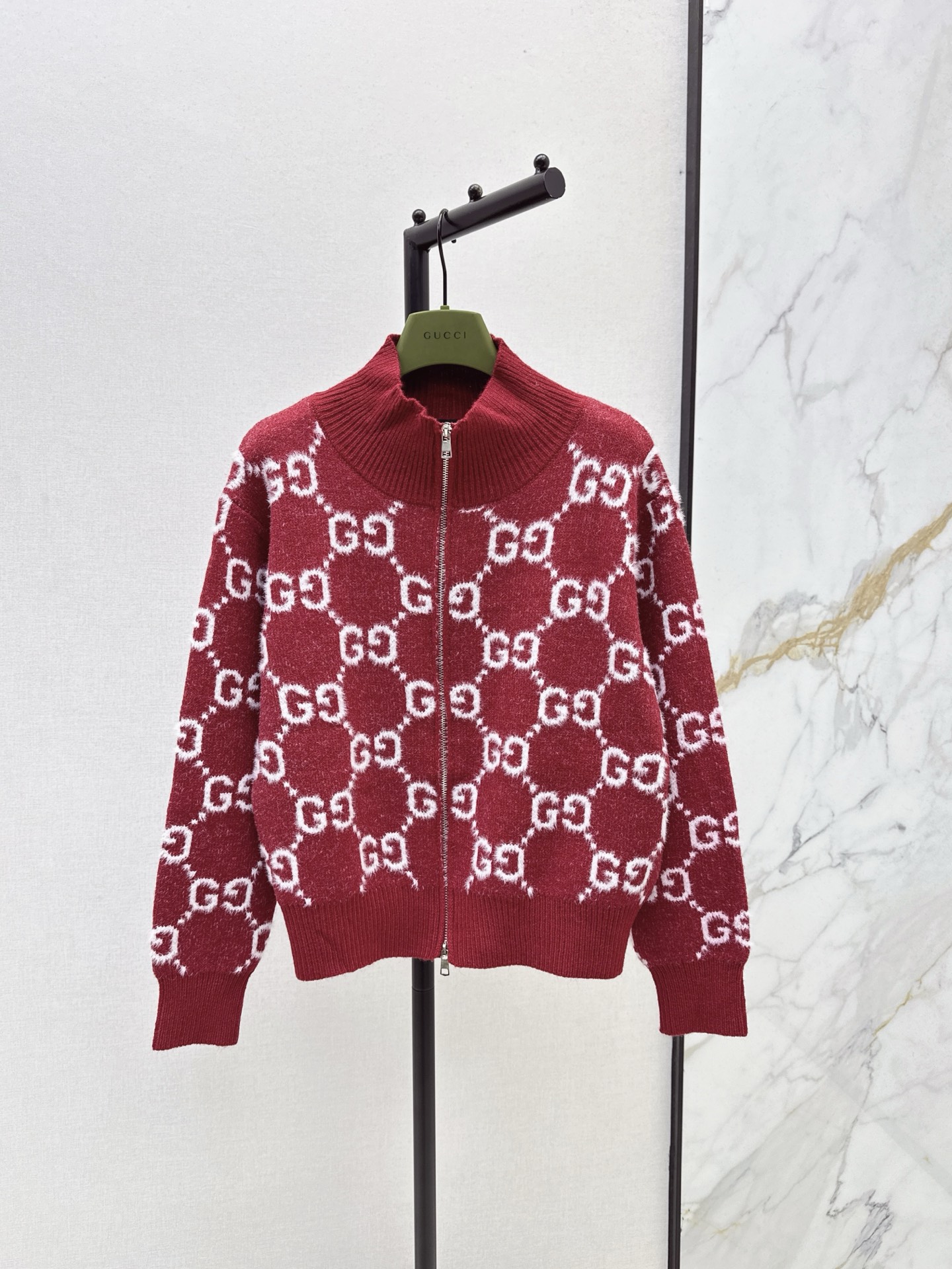 NO:576029,Gu 25Ss————The latest classic logo woven stand-collar wool jacket in autumn and winter, 100% wool with delicate and soft texture. Classic age-reducing item. The shape is not picky and makes the upper body look slimmer. The perfect item that is a must-have for those who are rich and beautiful. The texture is awesome. One color available for sale sml,,jackets & coats,alexander wang19860909Gu 25Ss————秋冬最新款经典logo提织立领羊毛外套百分百羊毛质感细腻软糯 经典减龄单品 版型不挑人上身巨显瘦 白富美必收的完美单品 质感超赞 一色现货发售sml,,jackets & coats,alexander wang,Women's clothing