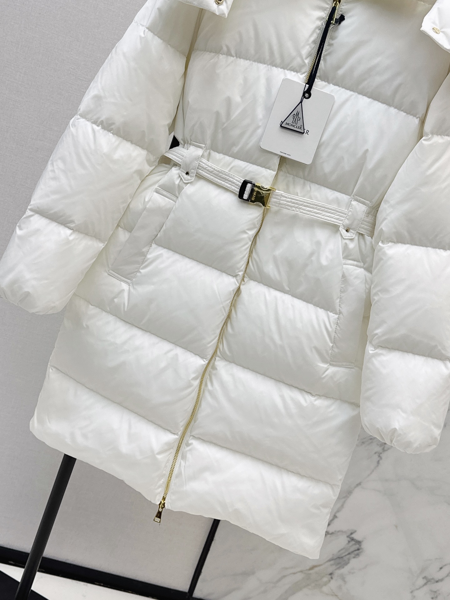 Moncler Women's White Lamb Wool Collar Mid-Length Down Jacket - Stylish Warmth 8 i1761132406594 7916 0 5