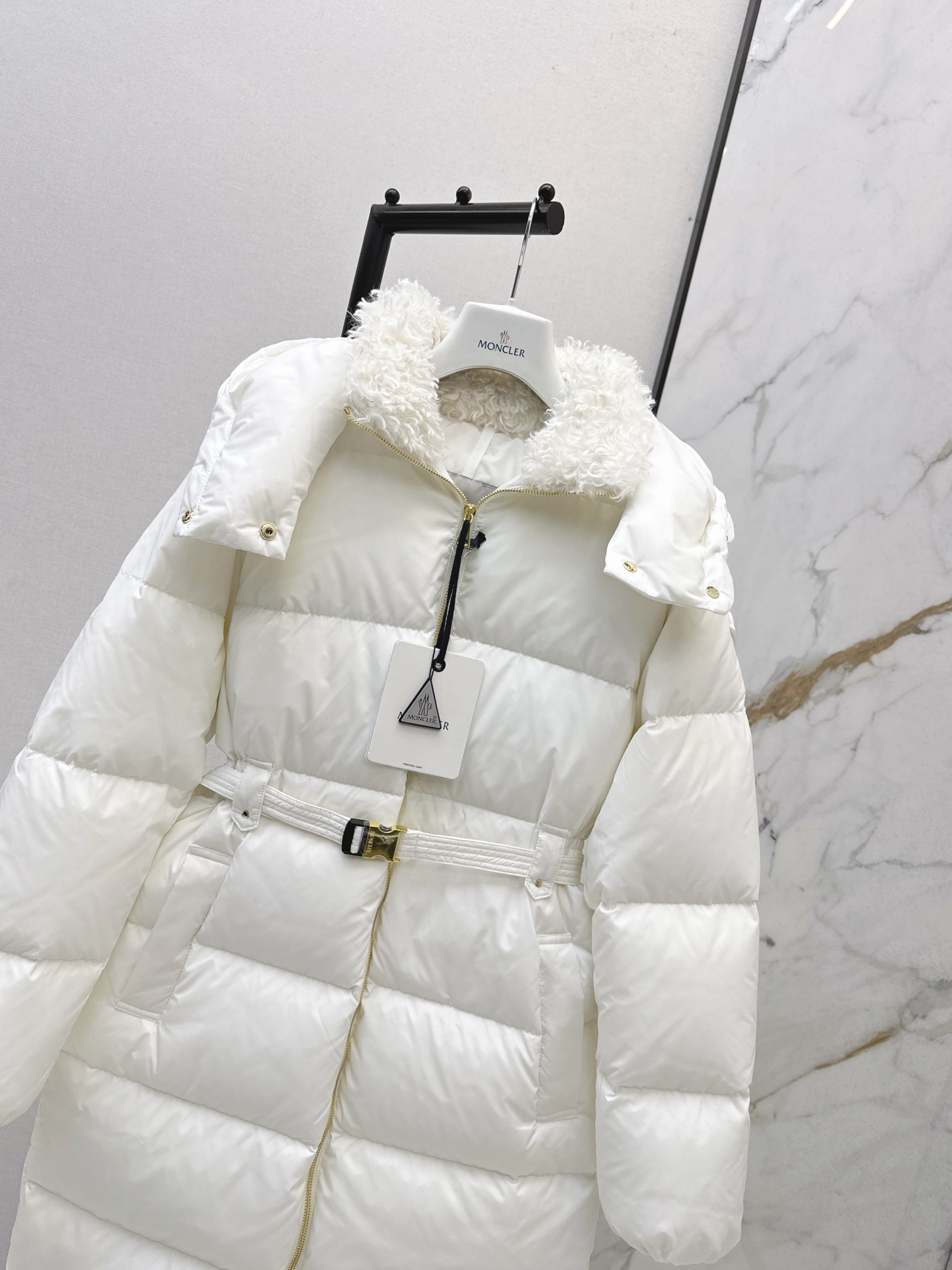 Moncler Women's White Lamb Wool Collar Mid-Length Down Jacket - Stylish Warmth 5 i1761132406597 9026 0 2