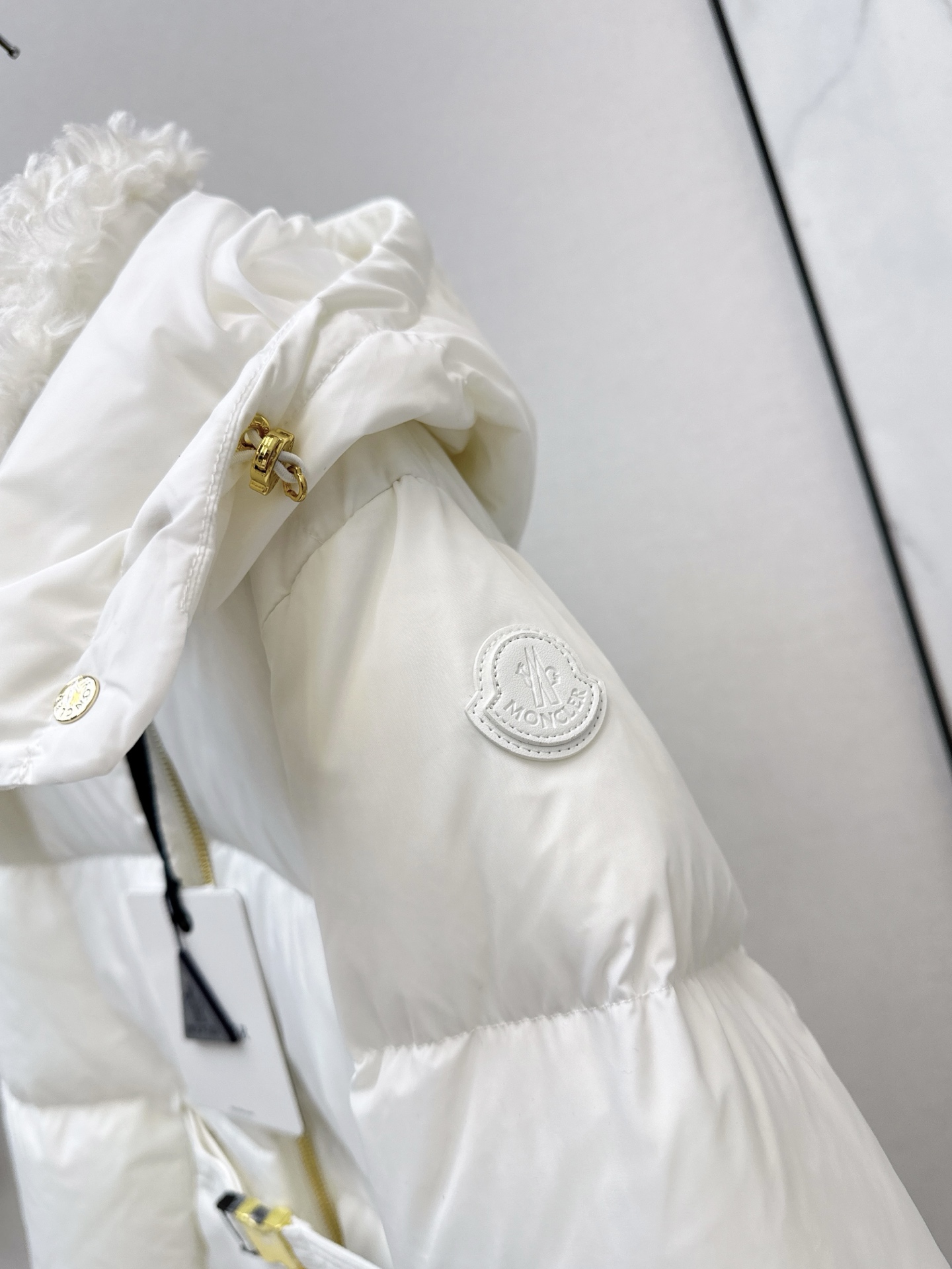 Moncler Women's White Lamb Wool Collar Mid-Length Down Jacket - Stylish Warmth 7 i1761132406677 5201 0 4