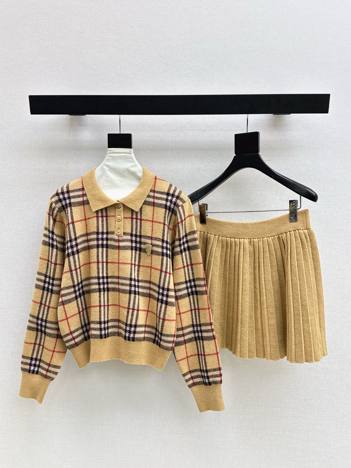 Burberry Geruite Polo Top met Geplooide Rok Set - Tijdloze Stijl