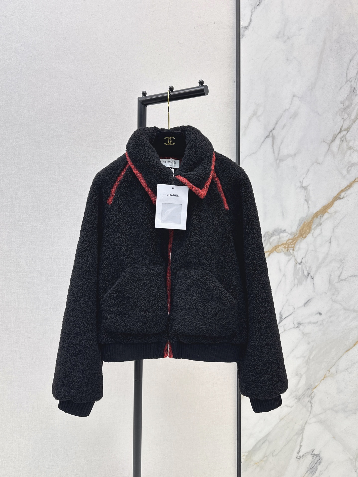 Veste Teddy Chanel Automne/Hiver, Bordures Tressées Contrastées, Confort et Style