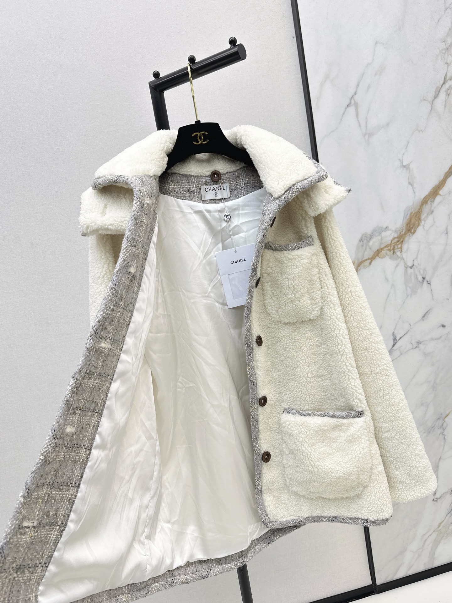 Chanel 25SS Teddy Fleece Hooded Coat - Warm, Stylish, and Eco-Friendly 10 i1761139866333 1182 0 9