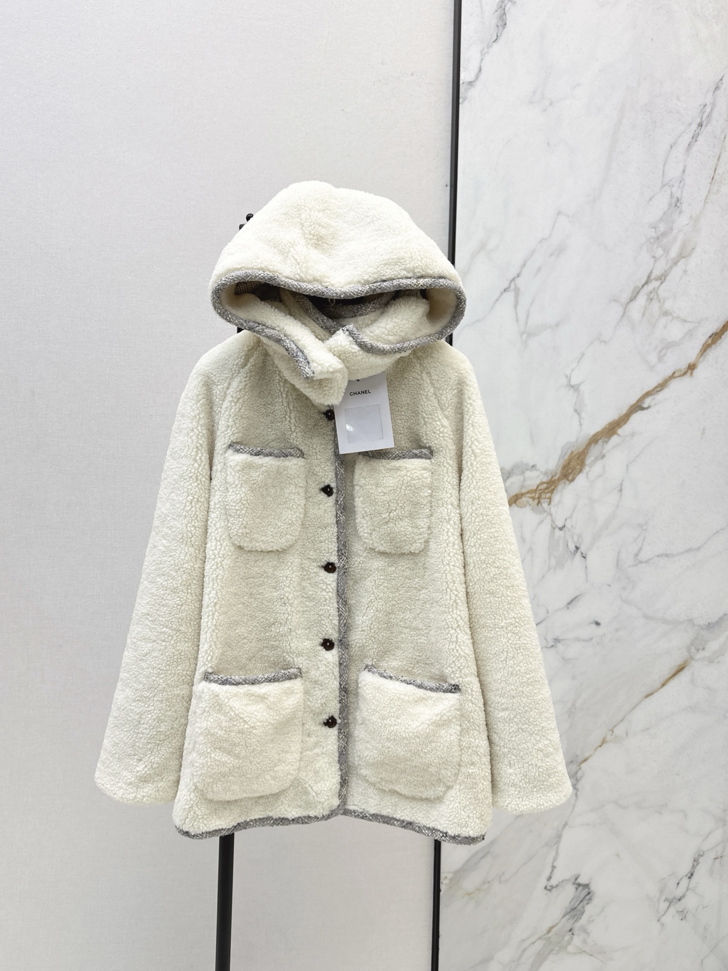 Chanel 25SS Teddy Fleece Hooded Coat - Warm, Stylish, and Eco-Friendly 2 i1761139869293 6269 0 0