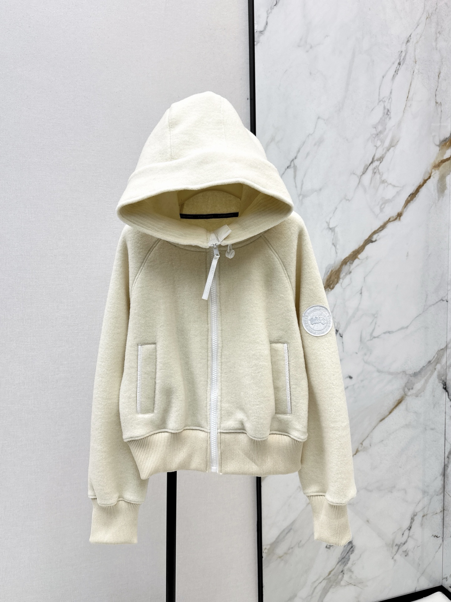 NO:589007,Recommended hot item: Canna～D 25Ss————The latest big goose wool nylon sports sweatshirt jacket in autumn and winter, high-end colors, super versatile, classic hooded loose fit, customized wool nylon material, soft and comfortable to the touch, and first-class warmth. The classic style is basically a wardrobe must-have. The upper body effect is super good. Three colors are available for sale sml, hoodie, sweatshirts, jackets & coats, hats, alexander wang19860909爆单款推荐 Canna～D 25Ss————秋冬最新款大鹅羊毛尼运动卫衣外套高级色系超级百搭 经典连帽宽松版型 定制羊毛尼材质 手感柔软很舒服 保暖也是一流 经典款基本上都是衣柜必备款 上身效果超好 三色现货发售sml,,hoodie,sweatshirts,jackets & coats,hats,alexander wang,Women's clothing