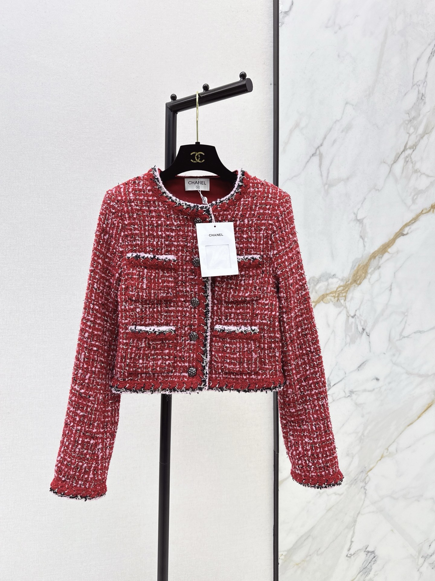 NO:590201,C Home 25Ss - the latest small fragrance style four-pocket woven jacket in autumn and winter. Beautiful high-end sequined woven fabric. Really beautiful. The three-dimensional texture is full of exquisiteness. The upper body has a noble temperament. The customized 3D three-dimensional tailoring version is very slim. It is practical and has a higher appearance. The French socialite style is elegant and high-end. A must-have for rich families. One color ready for sale sml,,chanel,jackets & coats,alexander wang19860909C家 25Ss———秋冬最新款小香风四口袋编织外套绝美高级亮片编织面料实物超美 立体肌理感精致感满满 上身自带一种高贵气质 定制3D立体剪裁版型巨显瘦 实穿度高颜值也更高 法式名媛风优雅又高级 富家千金必备 一色现货发售sml,,chanel,jackets & coats,alexander wang,Women's clothing