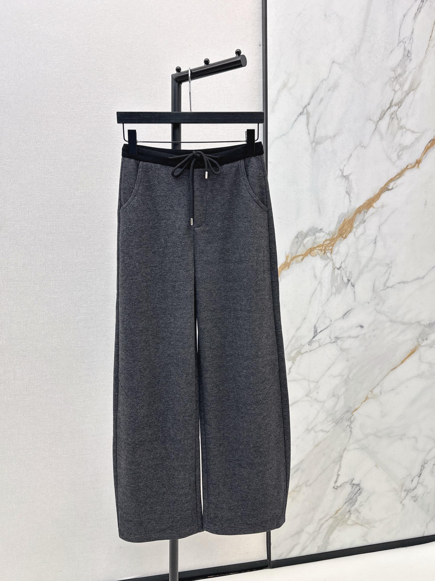 NO:590653,Row 25Ss————The latest casual must-have straight pants for autumn and winter. A good helper for daily wear on the street. Various jackets, sweatshirts and sweaters can be worn casually. Perfectly casual and fashionable. The narrow contrast stitching at the waist is very beautiful and meaningful. The three colors are very versatile. Ready for sale sml 0,,hoodie,sweatshirts,jackets & coats,sweaters,alexander wang19860909Row 25Ss————秋冬最新款休闲必备直筒裤 日常穿搭出街好帮手 各种外套卫衣毛衣随便搭 妥妥的休闲范和时髦感 腰部窄边撞色拼接很好看 有内涵 三个颜色都很百搭 现货发售sml 0,,hoodie,sweatshirts,jackets & coats,sweaters,alexander wang,Women's clothing