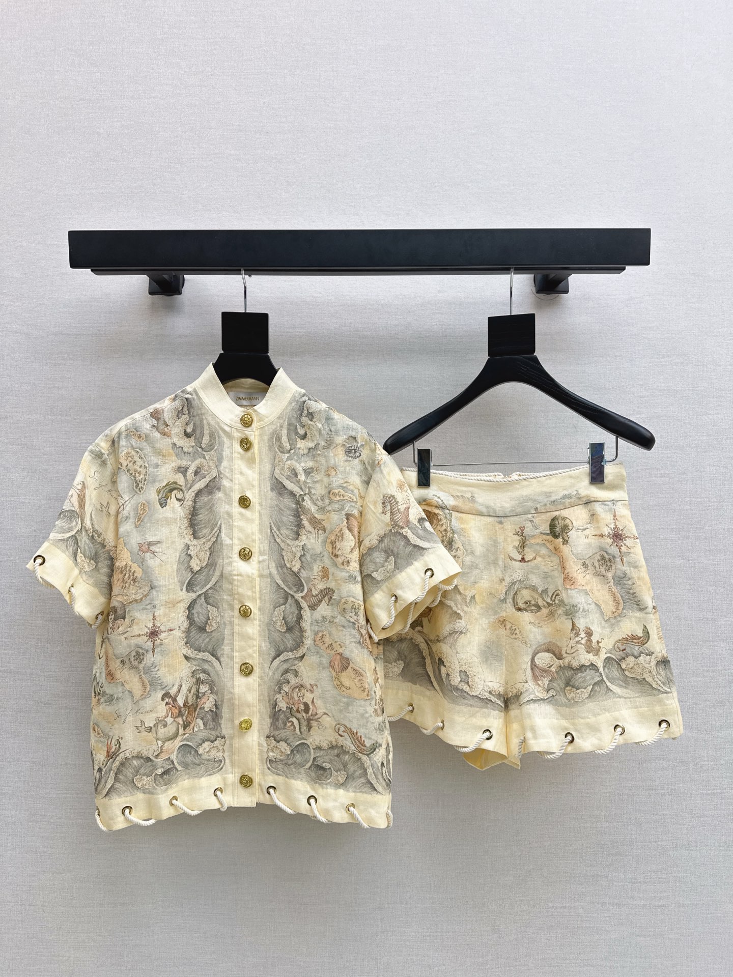 NO:591609,Zim 25Ss - the latest early autumn holiday series romantic suit floral shirt + belted shorts, original customized heavy linen fabric, palace style, age-reducing girl style, beautiful upper body, elegant and white, rich and beautiful must-have items, one color ready for sale on smlxl,, shorts, shirts, alexander wang19860909Zim 25Ss———早秋最新款度假系列浪漫套装碎花衬衫+腰带短裤 原版定制重磅亚麻面料 宫廷风减龄少女风 上身美的不要不要的 仙气优雅的白富美必备单品 一色现货发售smlxl 上,,shorts,shirts,alexander wang,Women's clothing