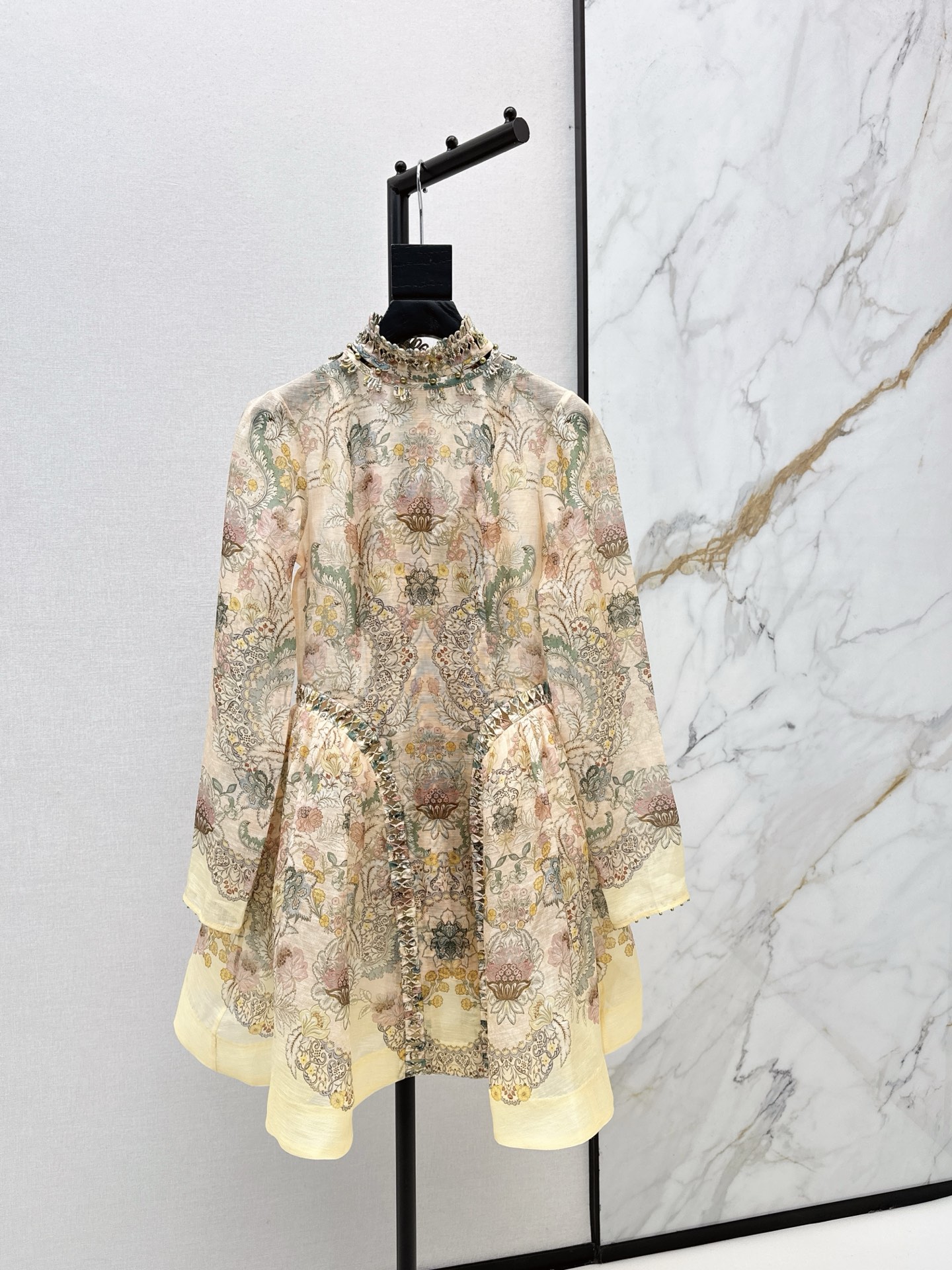 NO:605429,Exclusive first release of Zimmen-M 25Ss - the latest resort-style printed dress in early autumn. Elegant and fresh resort-style atmosphere. Elegant pattern printing. Romantic and elegant white and rich beauty must-have items. Linen and silk blended fabrics. One color ready for sale. smlxl 0,,skirts,real silk,alexander wang19860909独家首发 Zimmen-M 25Ss———早秋最新款度假风印花连衣裙淡雅清新的度假风气息 优雅图案印花浪漫优雅的白富美必备单品 亚麻真丝混纺面料 一色现货发售smlxl 0,,skirts,real silk,alexander wang,Women's clothing