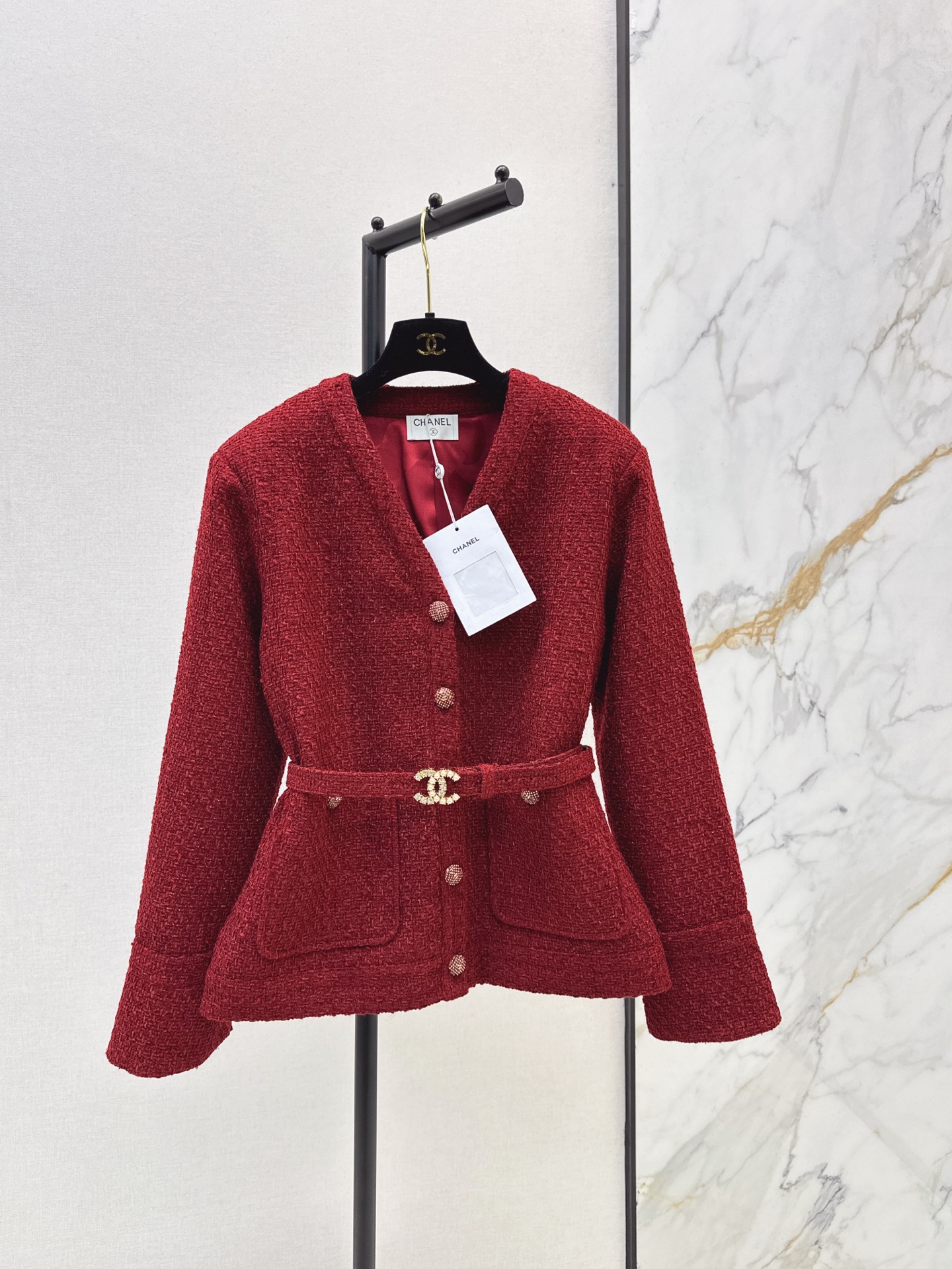 NO:605411,C Home 25Ss - the latest style of small fragrant braided jacket in autumn and winter. Beautiful high-end sequined braided fabric. Really beautiful. The three-dimensional texture is full of exquisiteness. The upper body has a noble temperament. The customized 3D three-dimensional tailoring version is very slim. It is practical and good-looking. French socialite style is elegant and high-end. A must-have for rich families. Delivery belt concave shape. One color ready for sale sml,, jackets & coats, alexander wang19860909C家 25Ss———秋冬最新款小香风编织外套绝美高级亮片编织面料实物超美 立体肌理感精致感满满 上身自带一种高贵气质 定制3D立体剪裁版型巨显瘦 实穿度高颜值也更高 法式名媛风优雅又高级 富家千金必备 配送腰带凹造型 一色现货发售sml,,jackets & coats,alexander wang,Women's clothing