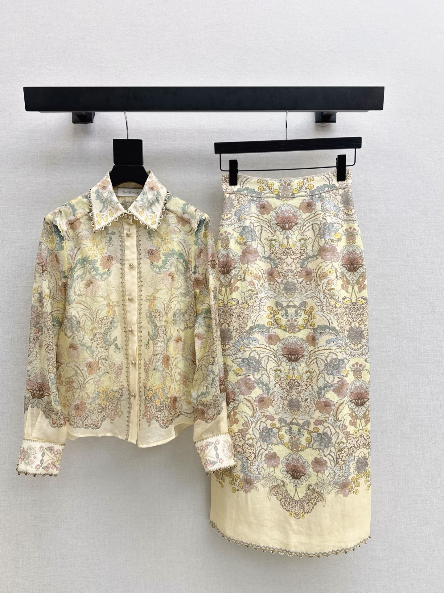 NO:606232,Exclusive first release of Zimmen-M 25Ss - the latest resort-style printed skirt for early autumn. Elegant and fresh resort-style atmosphere. Elegant pattern printing. Romantic and elegant white and rich beauty must-have items. Linen fabric. One color ready for sale. smlxl,,skirts,alexander wang19860909独家首发 Zimmen-M 25Ss———早秋最新款度假风印花半裙 淡雅清新的度假风气息 优雅图案印花浪漫优雅的白富美必备单品 亚麻面料 一色现货发售smlxl,,skirts,alexander wang,Women's clothing