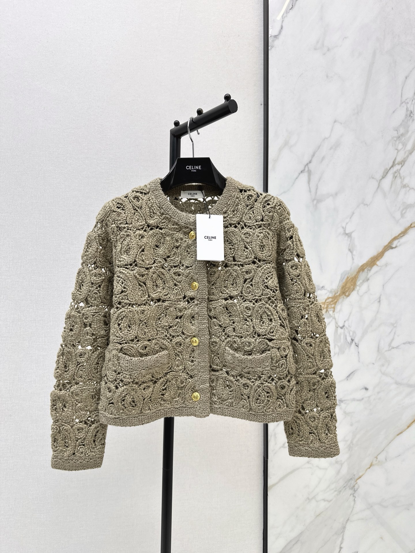 NO:608100,Exclusive first release Ce 26Ss————Early spring’s latest high-definition heavy-weight plated cardigan and small jacket with hollow plated workmanship and exquisite and advanced temperament. The classic H-shaped upper body is casual, elegant and gentle!  Versatile, no choice, one color ready for sale sml,,jackets & coats,alexander wang19860909独家首发 Ce 26Ss————早春最新款高定重磅盘花开衫小外套镂空盘花工艺精致高级气质 经典H版型上身随性优雅又温柔！百搭不挑人 一色现货发售sml,,jackets & coats,alexander wang,Women's clothing