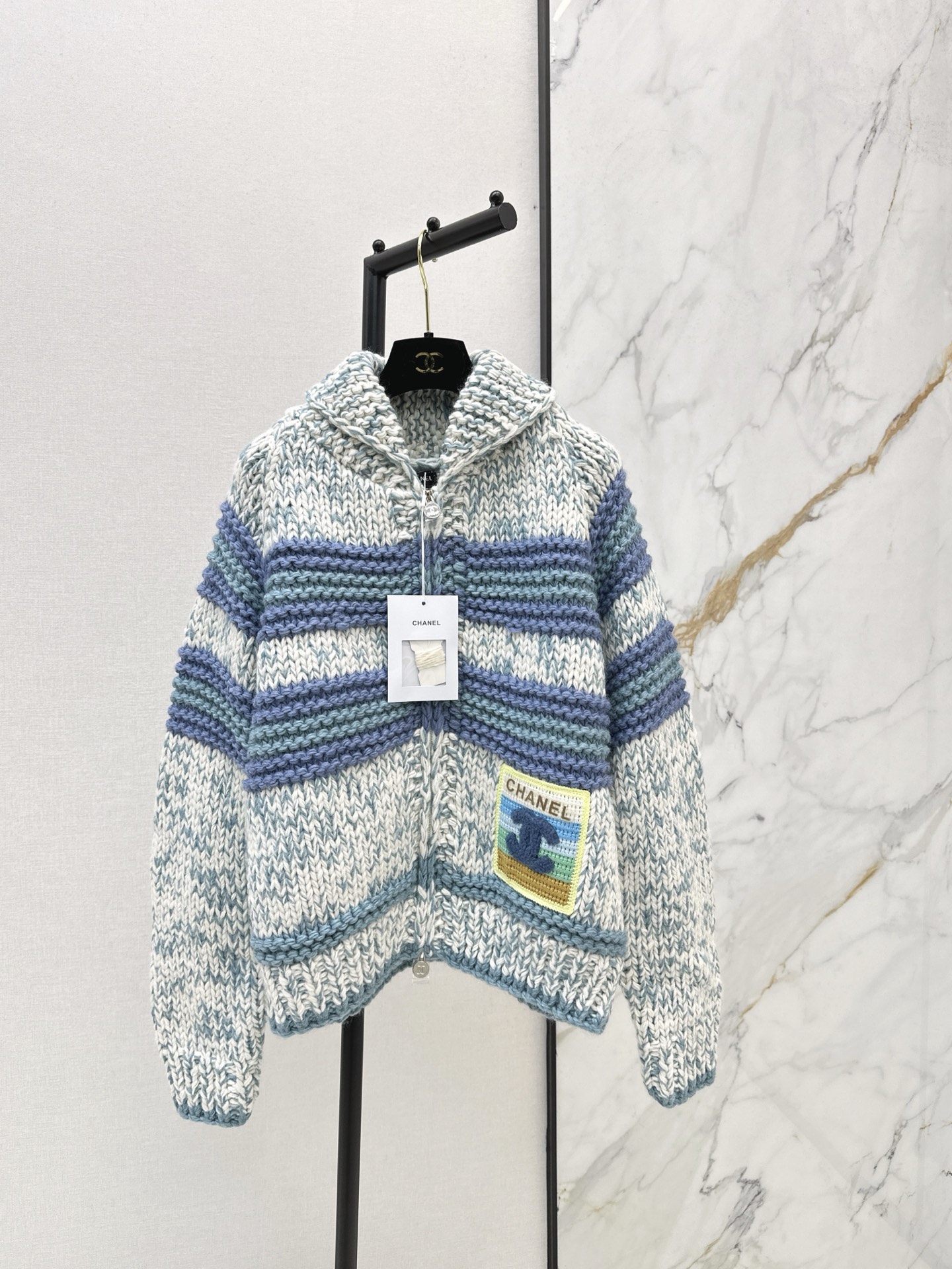 NO:609863,Exclusive first release of C Family 26Ss - the latest high-end Coco girly cardigan jacket in early spring, a fairy white and beautiful artifact!  The custom-woven special gauze ribbon is beautiful in real life. It instantly enhances the gentle atmosphere. The temperament H version makes the upper body look slimmer. The gentle and elegant girly style is not attractive. The same color is available for sale sml, chanel, jackets & coats, alexander wang19860909独家首发 C家 26Ss————早春最新款高定Coco少女气质开衫外套 仙女白富美神器！定制编织特种纱织带实物绝美 瞬间提升温柔氛围感 气质H版型上身巨显瘦 温柔优雅少女风气质不挑人 一色现货发售sml,,chanel,jackets & coats,alexander wang,Women's clothing