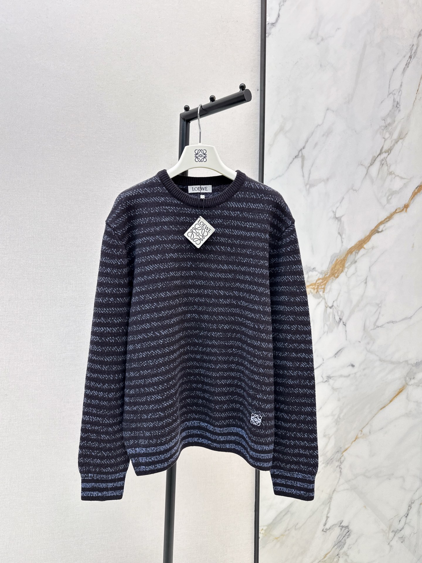 NO:609859,Exclusive launch of Loe 25Ss————The latest high-intellectual wear in autumn and winter, temperament striped round-neck wool sweater, imported wool yarn is light and soft, Swiss weaving technology, age-reducing college style girl wear, low-key luxury high-level sense, casual and elegant version, classic and not picky, super slim, one color ready for sale sml,,loewe,sweaters,alexander wang19860909独家首发 Loe 25Ss————秋冬最新款高智感穿搭气质条纹圆领羊毛毛衣进口羊毛纱线轻盈软糯 瑞士机织工艺 减龄学院风少女穿搭 低调奢华的高级感 版型随性优雅 经典不挑人上身超显瘦 一色现货发售sml,,loewe,sweaters,alexander wang,Women's clothing