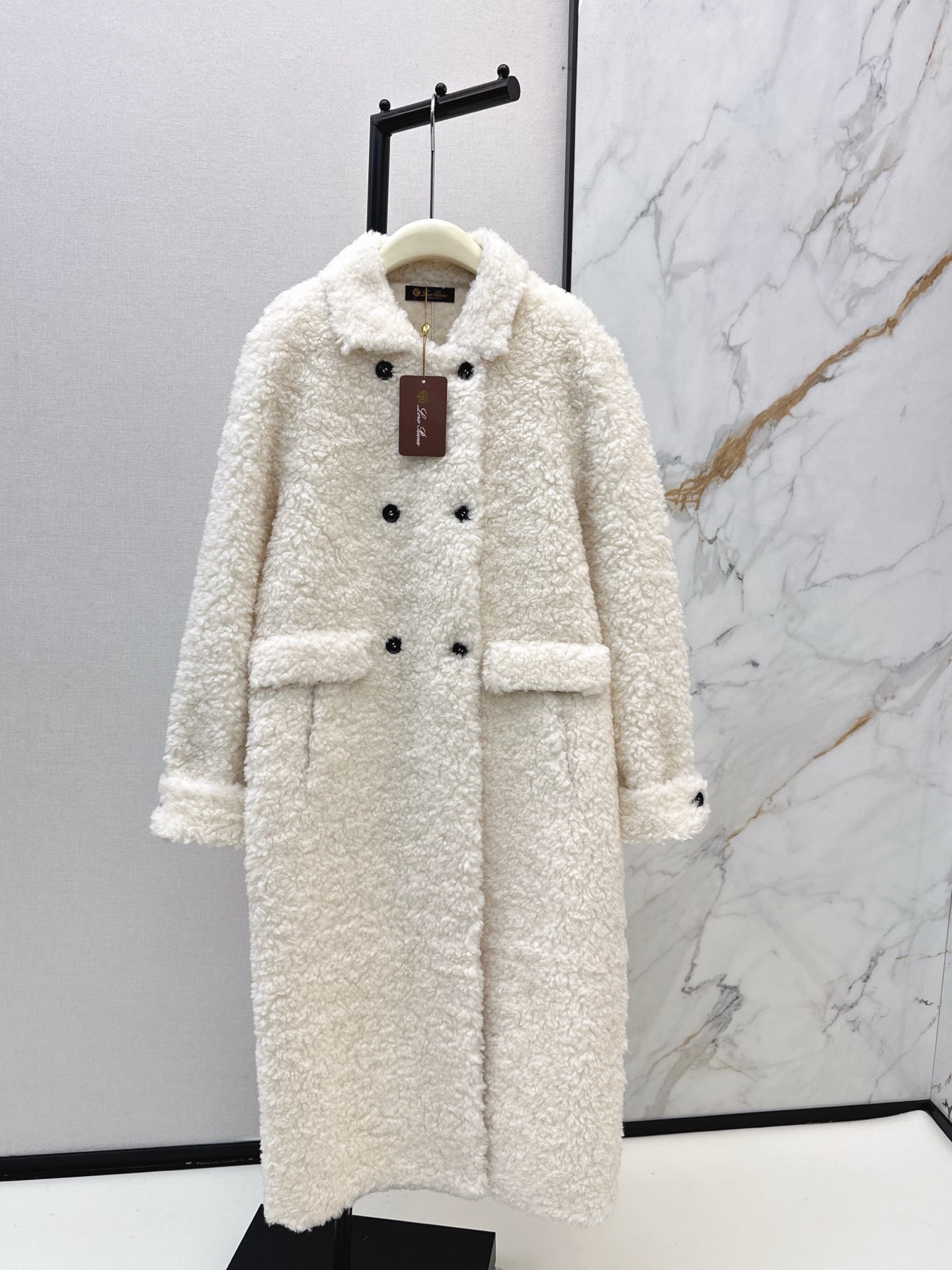 NO:609870,Bonus points for warmth LP 25Ss - the latest sheep curly long silhouette jacket in autumn and winter. H profile design. Fashionable and casual style. The loose and moderate silhouette can easily show off the body. The visual sense is very rich, simple and elegant. The whole very high-end visual sense. Three colors are available for sale sm. Two sizes (M size bust 106, length 117, loro piana, jackets & coats, alexander wang19860909温暖加分 LP 25Ss———秋冬最新款羊卷毛长款廓形外套H廓形设计 时髦休闲风 廓而有度的松量版型 轻松显高藏肉 视觉感很丰富 简约大方 一整很高级的即视感 三色现货发售sm 两个码（M码胸围106 衣长117,,loro piana,jackets & coats,alexander wang,Women's clothing