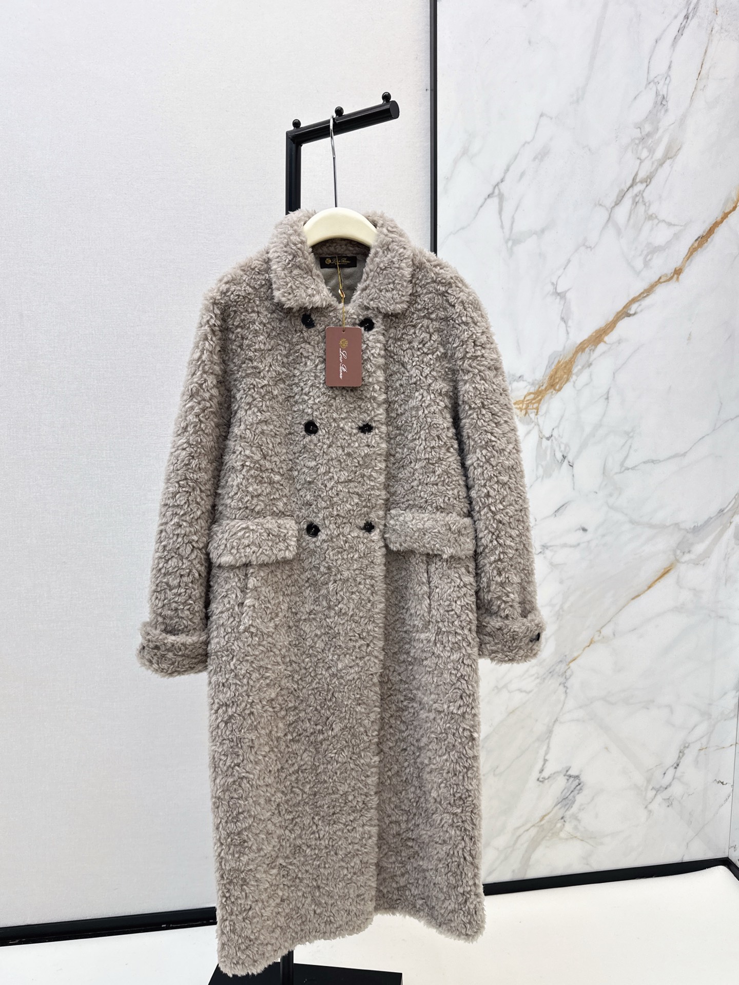 NO:609866,Bonus points for warmth LP 25Ss - the latest sheep curly long silhouette jacket in autumn and winter H profile design Fashionable and casual style The loose fit with a certain degree of silhouette Easily show off the height and hide the body The visual sense is very rich Simple and elegant A very high-end sense of sight Three colors are available for sale sm two sizes (M size bust 106, length 117), loro piana, jackets & coats, alexander wang19860909温暖加分 LP 25Ss———秋冬最新款羊卷毛长款廓形外套H廓形设计 时髦休闲风 廓而有度的松量版型 轻松显高藏肉 视觉感很丰富 简约大方 一整很高级的即视感 三色现货发售sm 两个码（M码胸围106 衣长117）,,loro piana,jackets & coats,alexander wang,Women's clothing