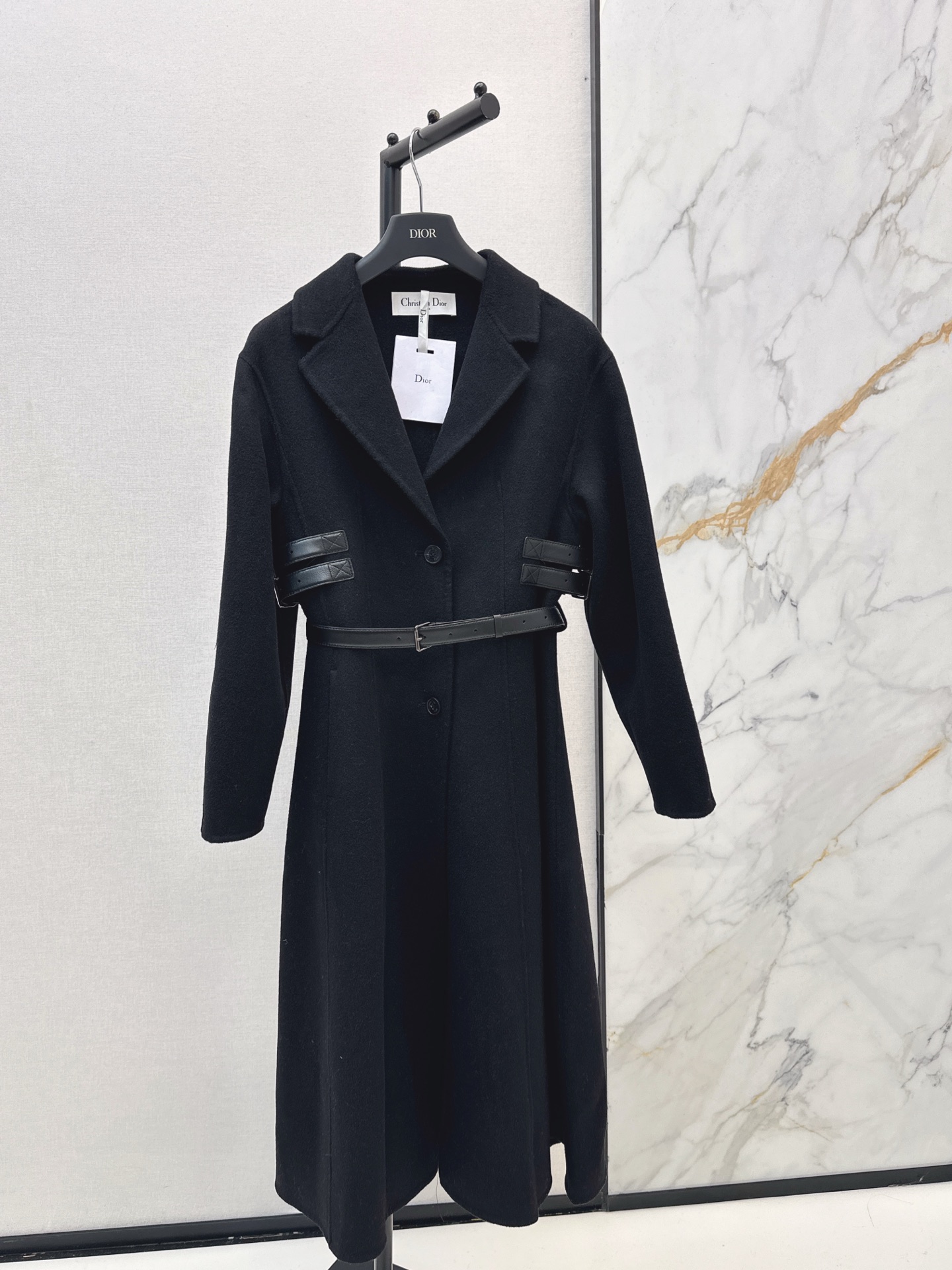 NO:610695,Comes with dust bag, exclusive first CD 25Ss————The latest double-faced woolen long coat for autumn and winter. New product layering tool for autumn and winter. Purely handmade. Temperament lapel design. Elegant, intellectual and gentle. Imported fabric texture is quite wide and stylish. Not picky about the figure. The temperament is capable. Versatile and fashionable. The upper body looks thin and tall. Three colors are available for sale sml,,jackets & coats,alexander wang19860909配防尘袋独家首发 CD 25Ss————秋冬最新款双面羊毛呢长款外套秋冬新品叠搭神器 纯手工制作 气质翻领设计 优雅知性气质温柔 进口面料质感挺阔有型 不挑人版型气质干练 百搭时髦上身显瘦又高挑 三色现货发售sml,,jackets & coats,alexander wang,Women's clothing