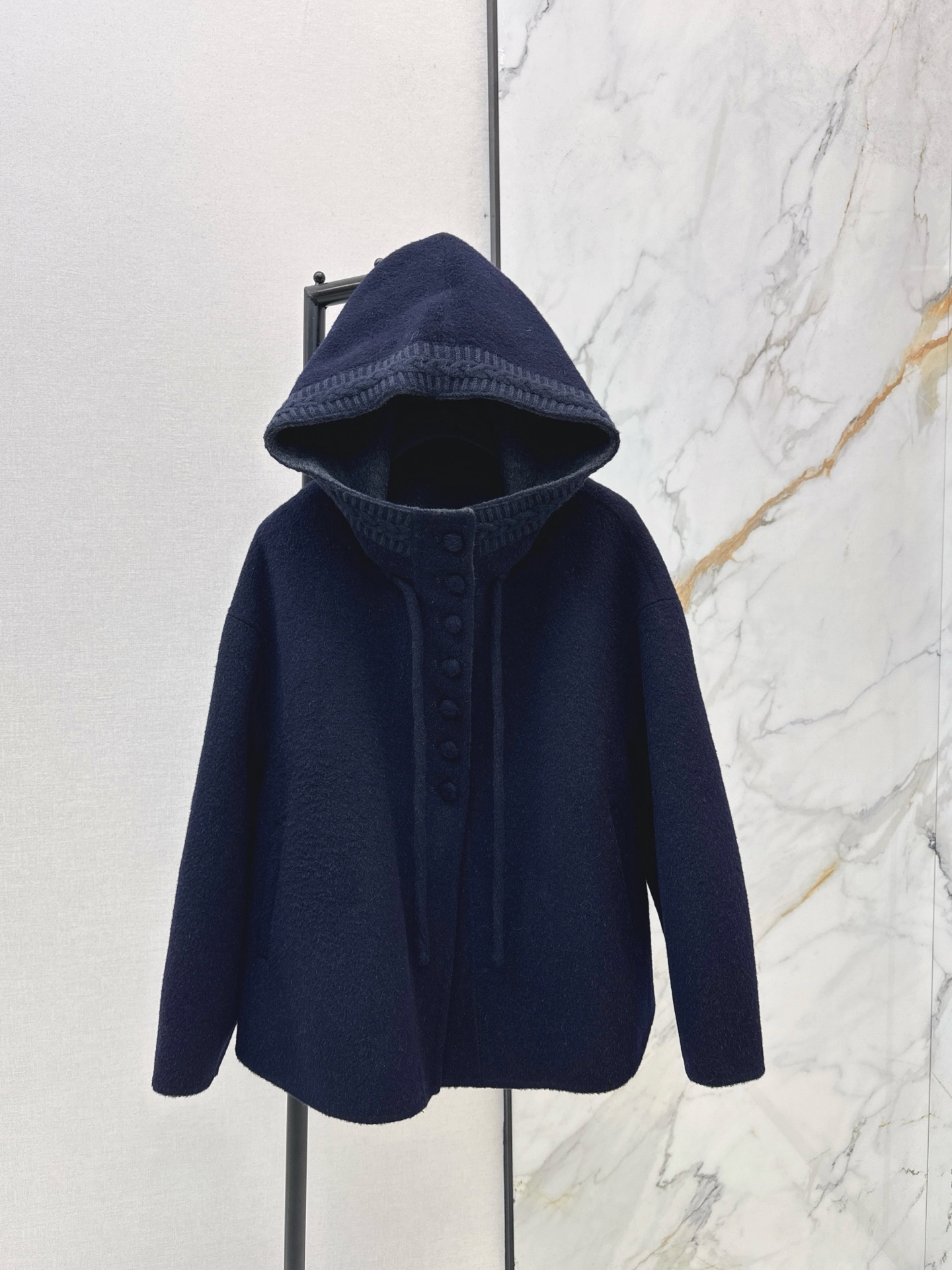 NO:621732,530L 25Ss————The latest twist knitted splicing buttoned hooded woolen jacket for autumn and winter. Retro British style. Slightly loose fit and relaxed tailoring. More inclusive. Daily recommendation. Wool double-sided nylon fabric is comfortable, light and warm. It can enhance the three-dimensional beauty of clothing. Materials with a great autumn and winter atmosphere. Classic and timeless high-end color matching. Old money is elegant and warm. Just needed for autumn and winter matching. Three colors available for sale sml, loro piana, jackets &  coats,hats,alexander wang19860909530L 25Ss————秋冬最新款麻花针织拼接排扣连帽毛呢外套 复古英伦风气质 微宽松版型松弛有度剪裁 比较有包容性 日常推荐 羊毛双面尼面料舒适轻盈有温度 能提升服饰的立体美感 很有秋冬氛围的材质 经典不过时的高级感配色 老钱优雅温暖 秋冬搭配刚需 三色现货发售sml,,loro piana,jackets & coats,hats,alexander wang,Women's clothing