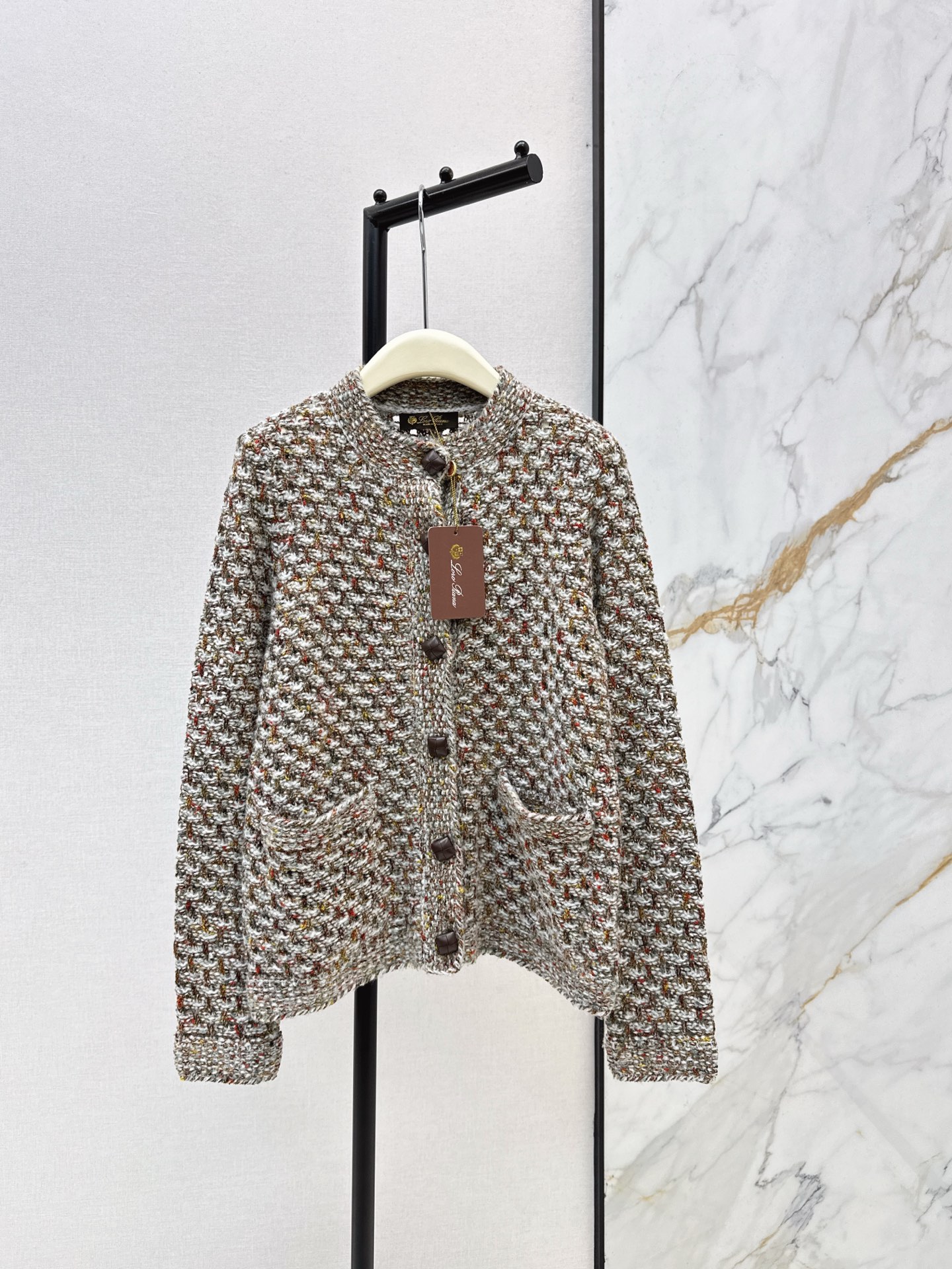 NO:621693,High-end sense of old money style outfit LP 25Ss - the latest autumn and winter haute couture night sky fireworks colored gauze hook pattern Tay stand-up collar jacket is a layering item with temperament. Imported cashmere silk yarn is soft and comfortable, and the texture is incomparable. The hook pattern craftsmanship on both sides is minimalist and casual. A must-have high-end item for Bai Fumei. The classic version is tall and slim. Recommended to match. One color ready for sale sml, loro piana, jackets &  coats,alexander wang19860909高知感老钱风穿搭 LP 25Ss———秋冬最新款高定夜空烟花彩纱勾花Tay立领外套气质叠搭单品 进口羊绒蚕丝纱线软糯舒适质感无敌赞 两侧勾花工艺极简圆领随性大气 白富美必备高级单品 经典版型上身高挑又显瘦 推荐一套搭配 一色现货发售sml,,loro piana,jackets & coats,alexander wang,Women's clothing