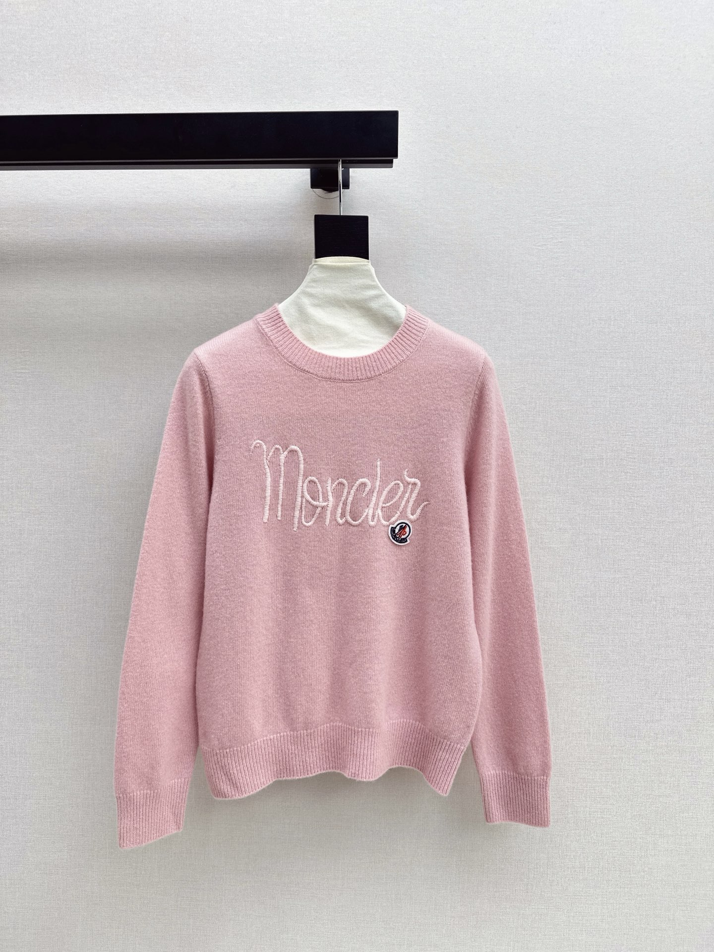 NO:622264,Exclusive launch of MC 25Ss - the latest all-match round neck sweater in autumn and winter. A must-have item for inner wear in winter. The upper body is lazy and fashionable. It is age-reducing and fashionable. The upper body is lazy and fashionable and super good-looking. Two colors are available for sale sml,,sweaters,alexander wang19860909独家首发 MC 25Ss———秋冬最新款百搭圆领毛衣冬天的内搭神器早秋必备单品 上身慵懒时髦感拉满 减龄又时髦 上身慵懒时髦超好看 两色现货发售sml,,sweaters,alexander wang,Women's clothing