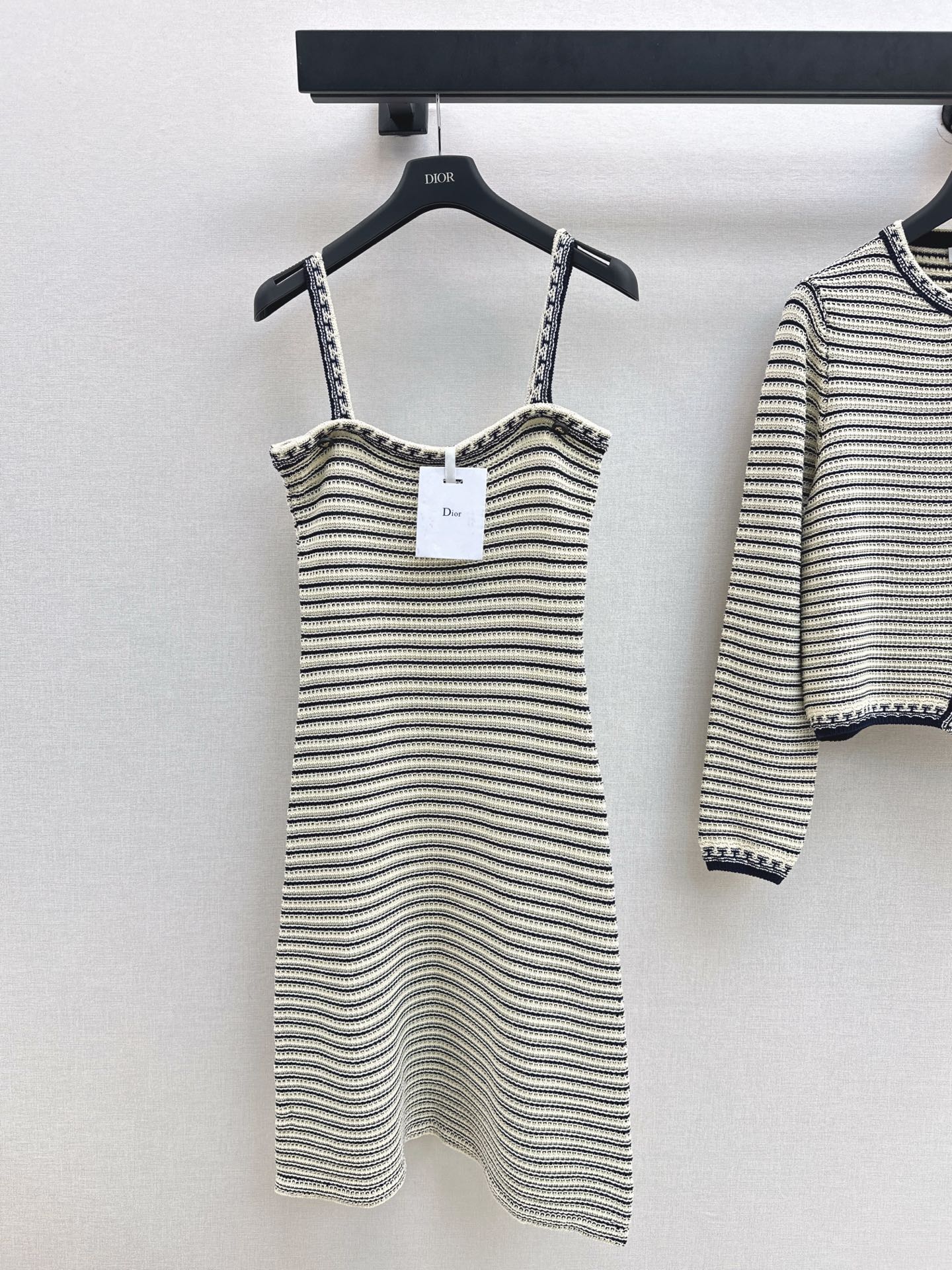 NO:623528,Recommend a set of CD 26Ss————The latest style for young girls in early spring to reduce their age and wear a navy-style striped suspender dress with temperament and small suspenders. The classic small A version looks slim and perfect. The original custom-made German machine pure cotton yarn is soft and waxy and delicate. It looks great when worn alone. Highly recommended temperament and fashionable items. Customized anchor buckle decoration. White and rich beauty must-have items. One color ready for sale sml,,skirts,alexander wang19860909推荐一套搭配 CD 26Ss————早春最新款少女减龄穿搭海军风条纹吊带连衣裙气质小吊带经典小A版型显瘦绝绝子 原版定制德国机纯棉纱线软糯细腻 外搭单穿都超好看 强烈推荐气质时髦单品 定制船锚扣装饰 白富美必备单品 一色现货发售sml,,skirts,alexander wang,Women's clothing