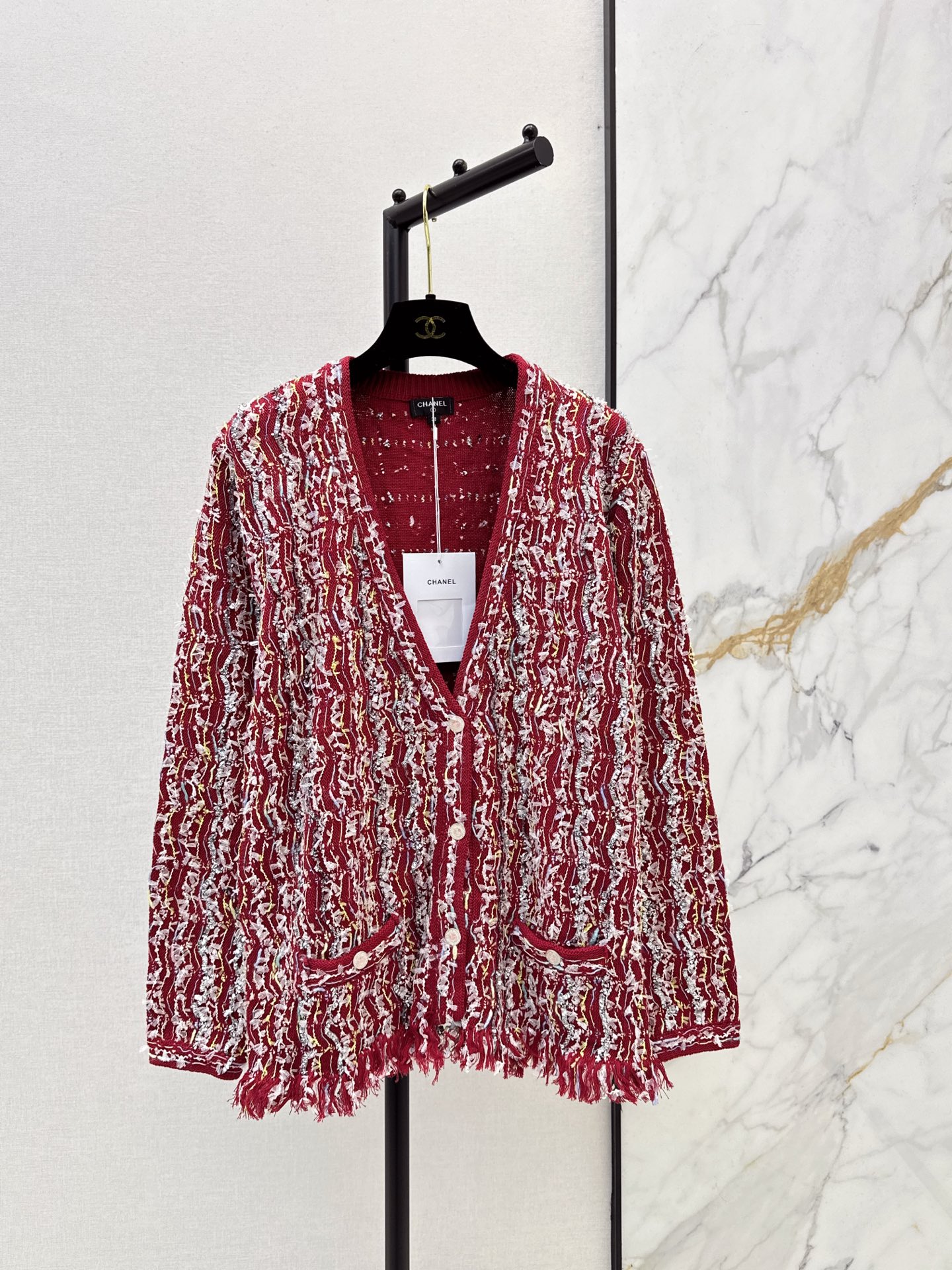 NO:624256,Exclusive first release of C Home 25Ss————The latest vintage series of autumn and winter, the beautiful little fairy white Fumei knitted jacket is heavily customized with special yarn. The classic dropped shoulder double pocket belt design makes the upper body look slimmer. The shiny temperament is beautiful and fairy. The high-end color is luxurious and high-end. The classic version is versatile and not picky, fashionable and high-end. One color ready for sale sml,,chanel,jackets & coats,alexander wang19860909独家首发 C家 25Ss————秋冬最新款Vintage系列绝美小仙女白富美针织外套重工定制特种纱线 经典落肩双口袋系腰带设计上身巨显瘦 闪亮气质又美又仙 高级色调奢华又高级 经典版型百搭不挑人时髦又高级 一色现货发售sml,,chanel,jackets & coats,alexander wang,Women's clothing