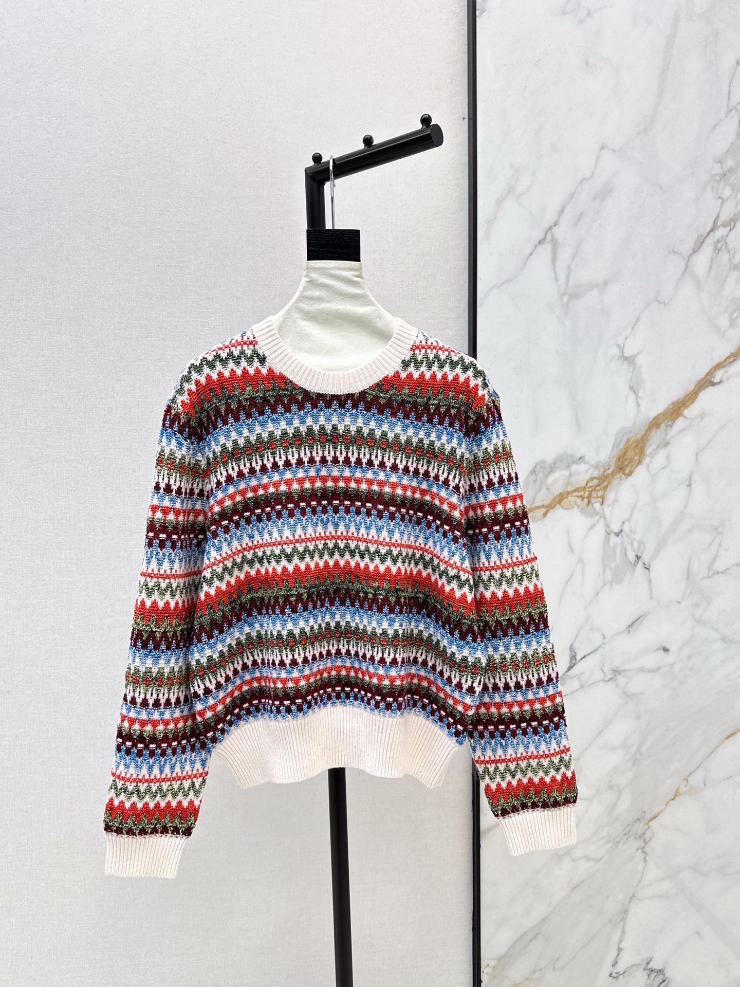 NO:626016,Old money style outfit LP 26Ss————The latest heavyweight Fair Isle jacquard crew neck sweater in early spring has a Christmas atmosphere. Full of Nordic holiday style. Retro positioning color knitting embraces the warmth of the winter sun. Temperament crew neck, classic loose version, versatile and age-reducing girl style. The upper body is slimming. Imported tencel wool, silk cashmere yarn is more comfortable and texture. One color ready for sale sml, loro piana, sweaters, alexander wang19860909老钱风穿搭 LP 26Ss————早春最新款重磅费尔岛提花圆领毛衣圣诞氛围感 满满的北欧度假风 复古定位色彩编织 拥抱冬日阳光的温暖 气质圆领经典宽松版型百搭减龄少女风 上身巨显瘦 进口天丝羊毛蚕丝羊绒纱线舒适质感更赞 一色现货发售sml,,loro piana,sweaters,alexander wang,Women's clothing