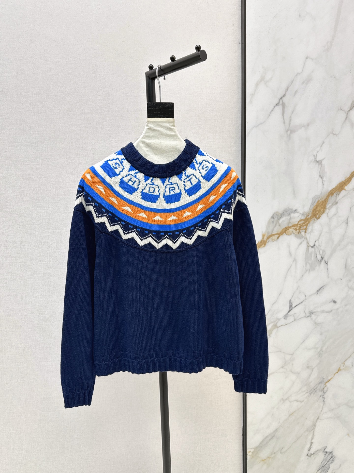 NO:626002,Fashionable small design 25Ss————The latest small cable car woven pattern Fair Isle sweater wool fabric for autumn and winter. Soft and warm. Super comfortable to wear in winter. Classic Fair Isle pattern + cable car elements. Colorful and full of vitality. Two colors available for sale sml,,sweaters,alexander wang19860909时髦小设计 25Ss————秋冬最新款小缆车提织图案费尔岛毛衣羊毛面料 柔软又保暖 冬天穿超舒服 经典费尔岛图案+缆车元素 色彩鲜艳活力满满 两色现货发售sml,,sweaters,alexander wang,Women's clothing