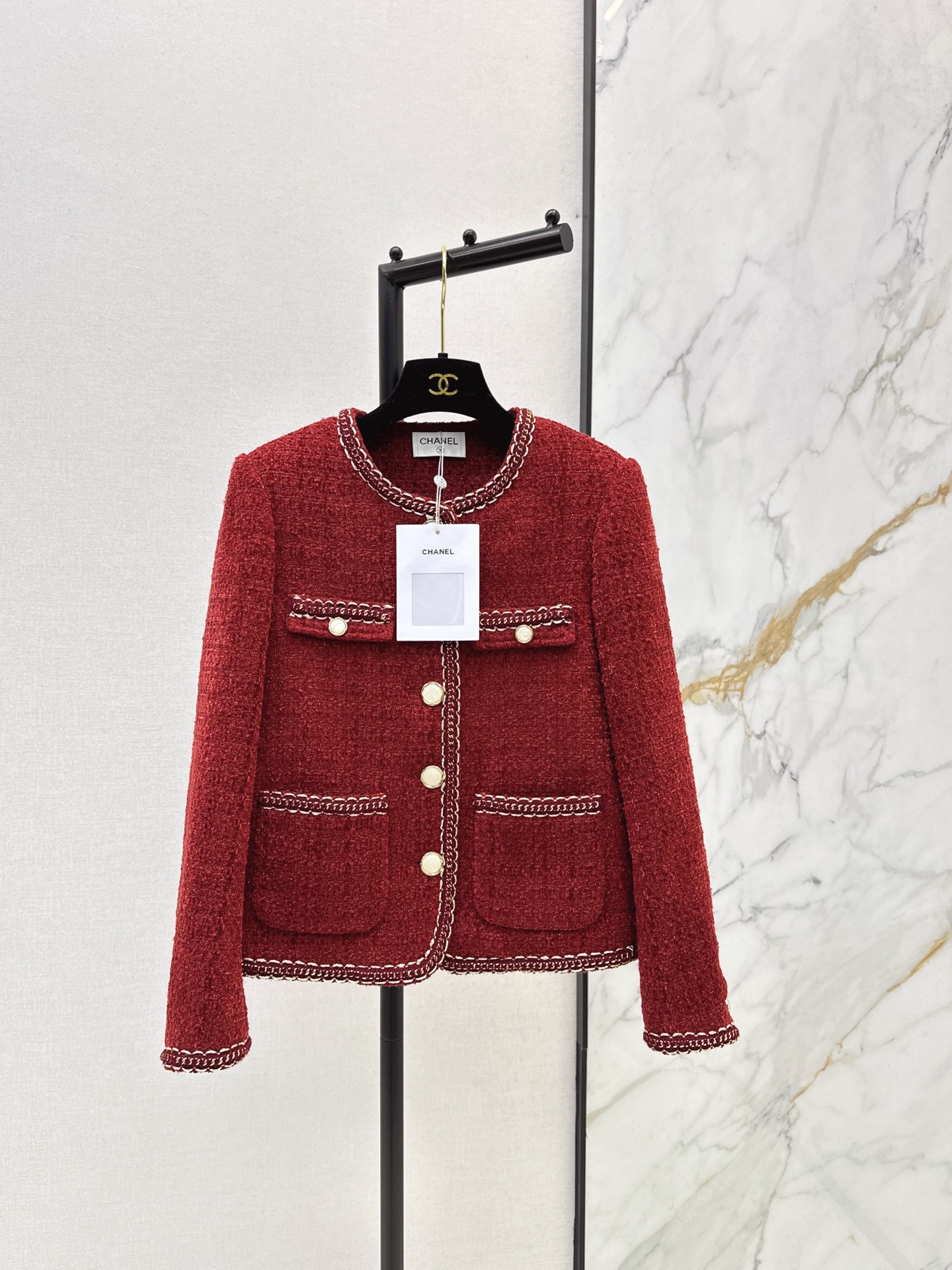 NO:628282,Must-have outfits for Christmas at the annual meeting C Home 25Ss————The latest noble style exquisite woven suit in autumn and winter. Four-pocket woven jacket + A-line skirt. The upper body is like a chaebol lady. Korean-style extravagance. Very high-end. It is suitable for dating or commuting. It has a natural temperament and is versatile when worn separately. It is made of custom woven fabric. It is very thick. If you look closely, it has small sequins. It is developed in one color. Ready for sale sml  outside,,chanel,skirts,jackets & coats,alexander wang19860909年会圣诞必备穿搭 C家 25Ss————秋冬最新款贵气范儿精致编织套装 四口袋编织外套+a字半裙 上身就是那种财阀小姐姐调调 韩系贵气 很高级 不管是约会或者通勤都很适合 浑然天成的气质感 分开穿也很百搭 采用定制编织面料 很厚实 细看是有小亮片工艺的 一色分开发 现货发售sml 外,,chanel,skirts,jackets & coats,alexander wang,Women's clothing