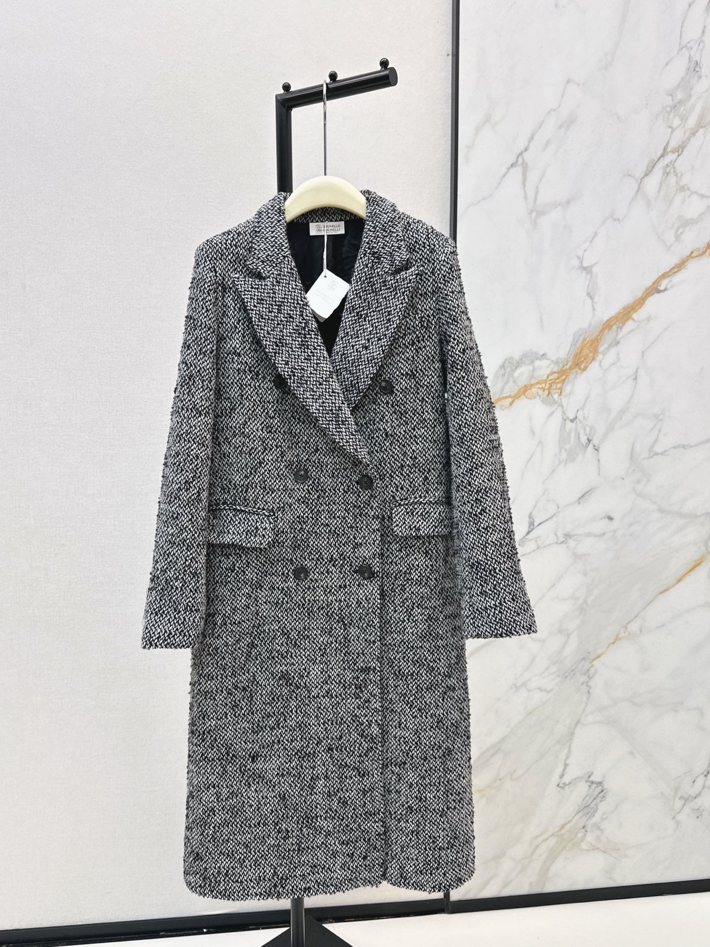 NO:628222,High luxury retro wear Bc 25Ss————The latest high-end gray classic long suit coat in autumn and winter. Customized wool coarse woven fabric. British style retro online. Very high-end and easy to control. Old money and fashionable.19860909高奢复古穿搭 Bc 25Ss————秋冬最新款高级灰经典长款西装大衣 定制的羊毛粗昵编织面料 英伦风复古在线 很高级又不难驾驭 老钱又时髦H直筒剪裁版型 属于不挑人又能穿出气质感的版型 氛围感在线 一色现货发售sml,,business suit,alexander wang,Women's clothing