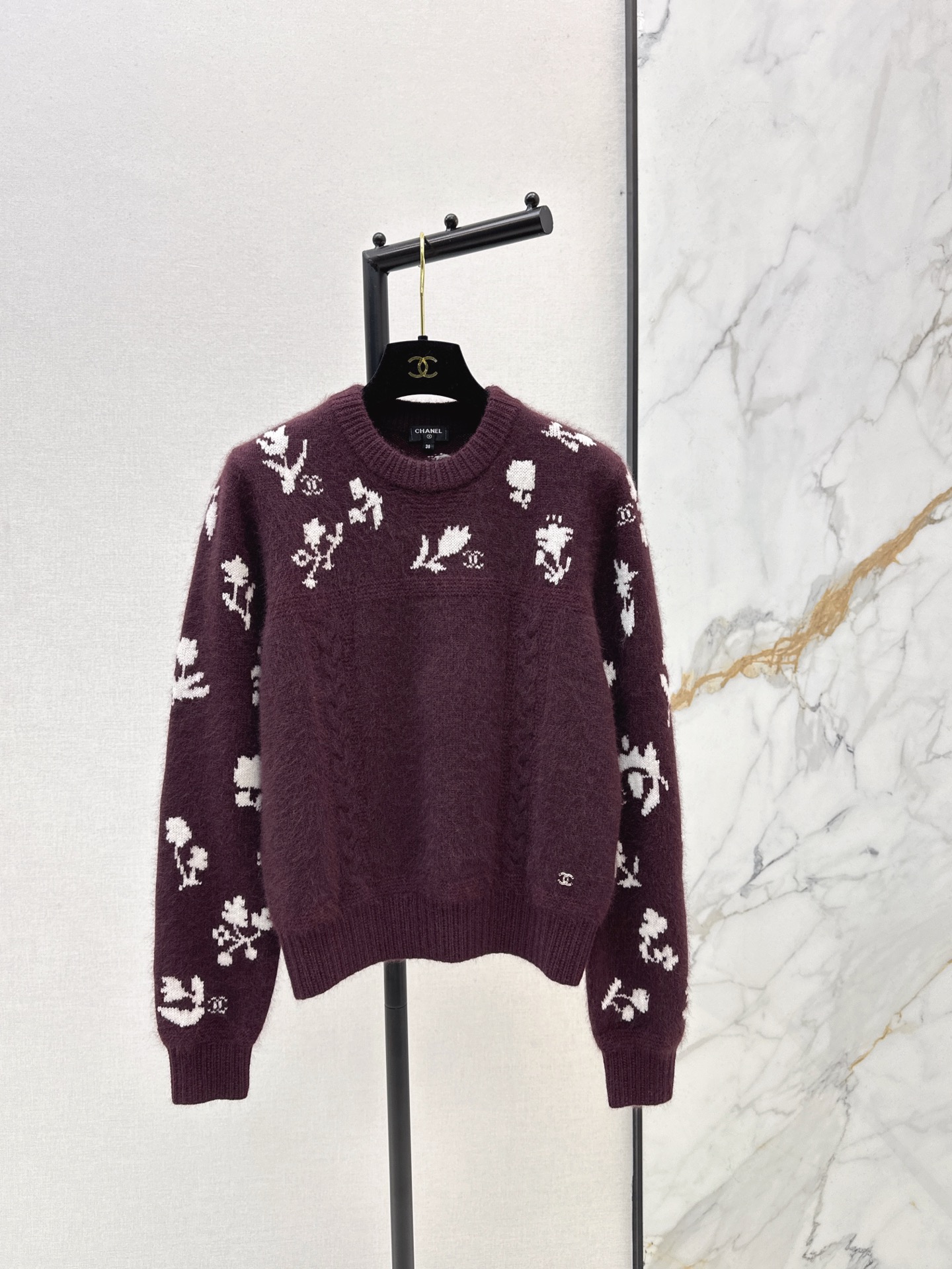 NO:629582,The most popular single style for customers C Home 25Ss————The latest ski series round neck top in autumn and winter Silk cashmere blended dyed yarn Mold opening hardware The must-have hot item in autumn and winter Super soft item One color available for sale sml, chanel, real silk, alexander wang19860909客定爆单款 C家 25Ss————秋冬最新款滑雪系列圆领上衣 真丝羊绒混纺定染纱线 开模五金 秋冬必备爆款单品 超级柔软的一件单品 一色现货发售sml,,chanel,real silk,alexander wang,Women's clothing