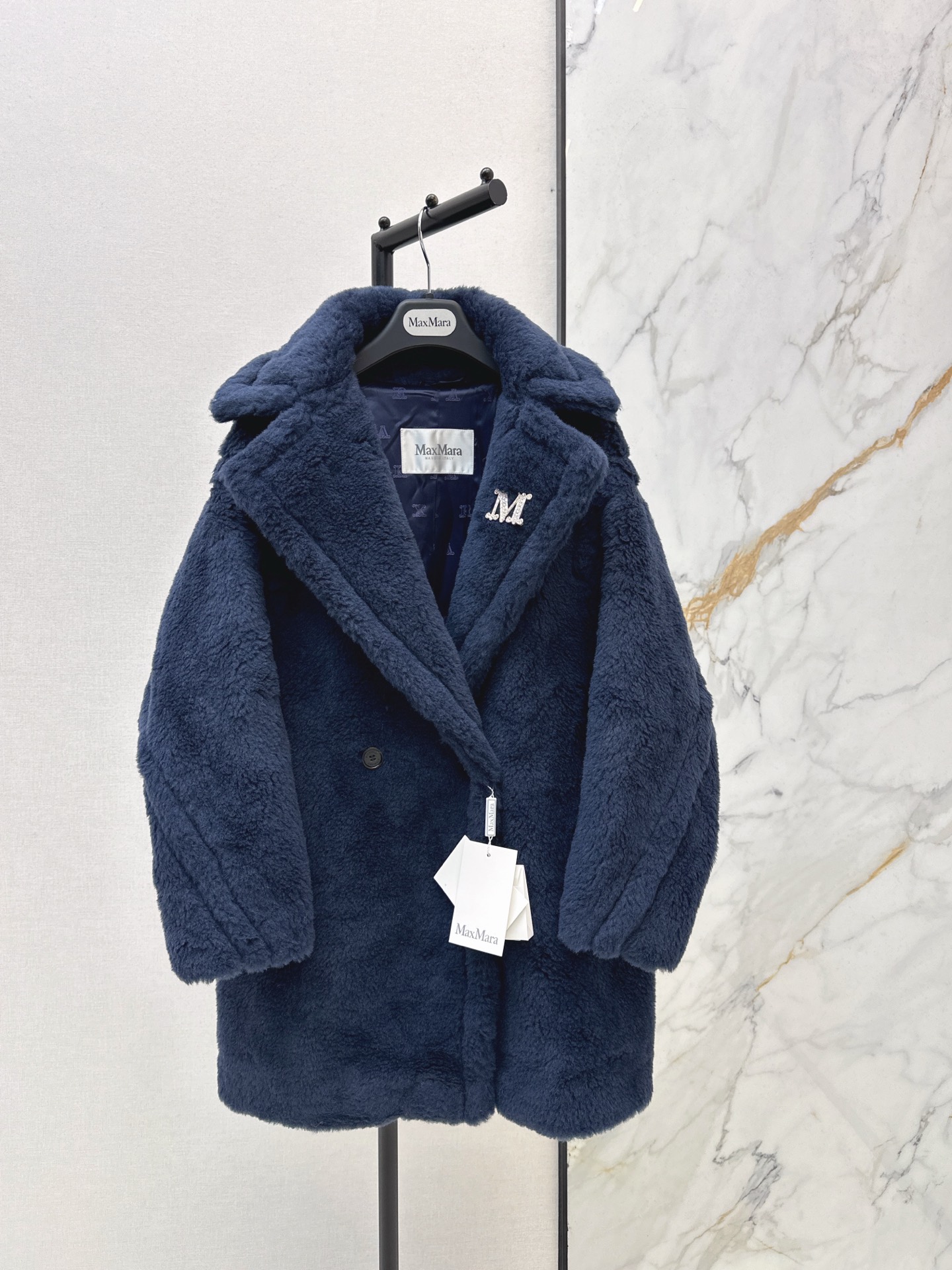 NO:667515,Max 25Ss————The latest Teddy mid-length jacket in autumn and winter. One of the most representative products. The soul of the classic jacket must be the handsome version. The original customized version with camel velvet/mulberry silk ingredients is such a golden combination of fabrics!  Make the whole YY look more high-end and classy. Available in stock in one color xssm,,jackets & coats,jackets & coats,gold, 19860909Max 25Ss————秋冬最新款泰迪中长款夹克外套 最具有代表作的产品之一 经典夹克 灵魂之处必然就是帅气的版型 原版定制版型搭配骆驼绒/桑蚕丝成分更是这样的黄金配比面料组合！让整件YY更显得高端大气上档次 一色现货发售xssm,,jackets & coats,jackets & coats,gold, ,Women's clothing