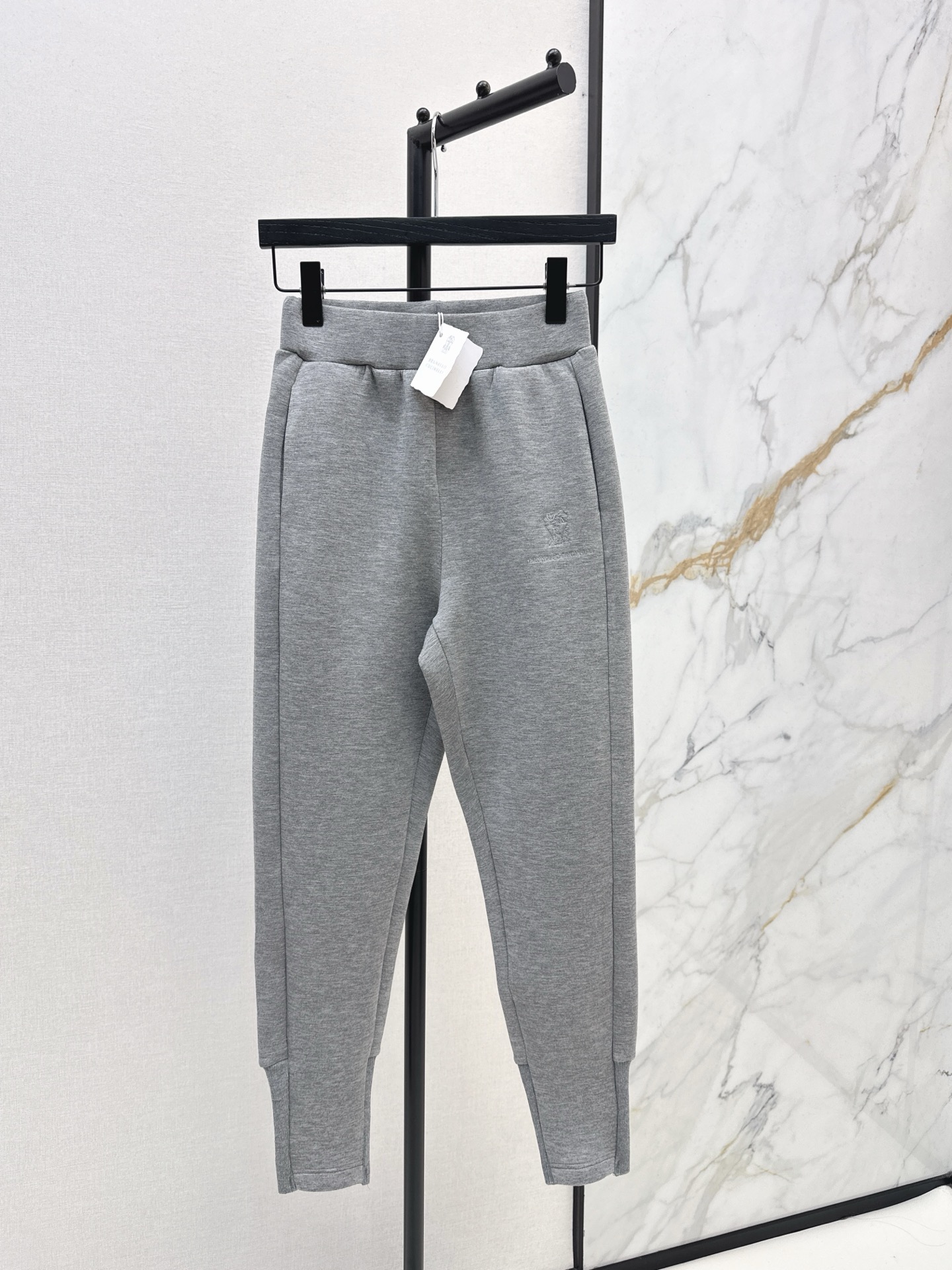 NO:684212,Exclusive first release of Bc 25Ss——the latest space cotton harem pants for autumn and winter. The details are very casual and fashionable online. Ladies and sisters, don’t miss it!  !  Casual harem pants with three-dimensional tailoring, British style, simple and versatile, imported Tencel air layer space cotton, the quality is amazing, two colors are available in stock, sml,,19860909独家首发 Bc 25Ss———秋冬最新款太空棉哈伦小脚裤 细节感很加分休闲时髦在线 小姐姐们不要错过啦！！休闲哈伦裤立体剪裁 英伦风简约百搭 进口天丝空气层太空棉质量赞到爆 两色现货发售sml,,,Women's clothing