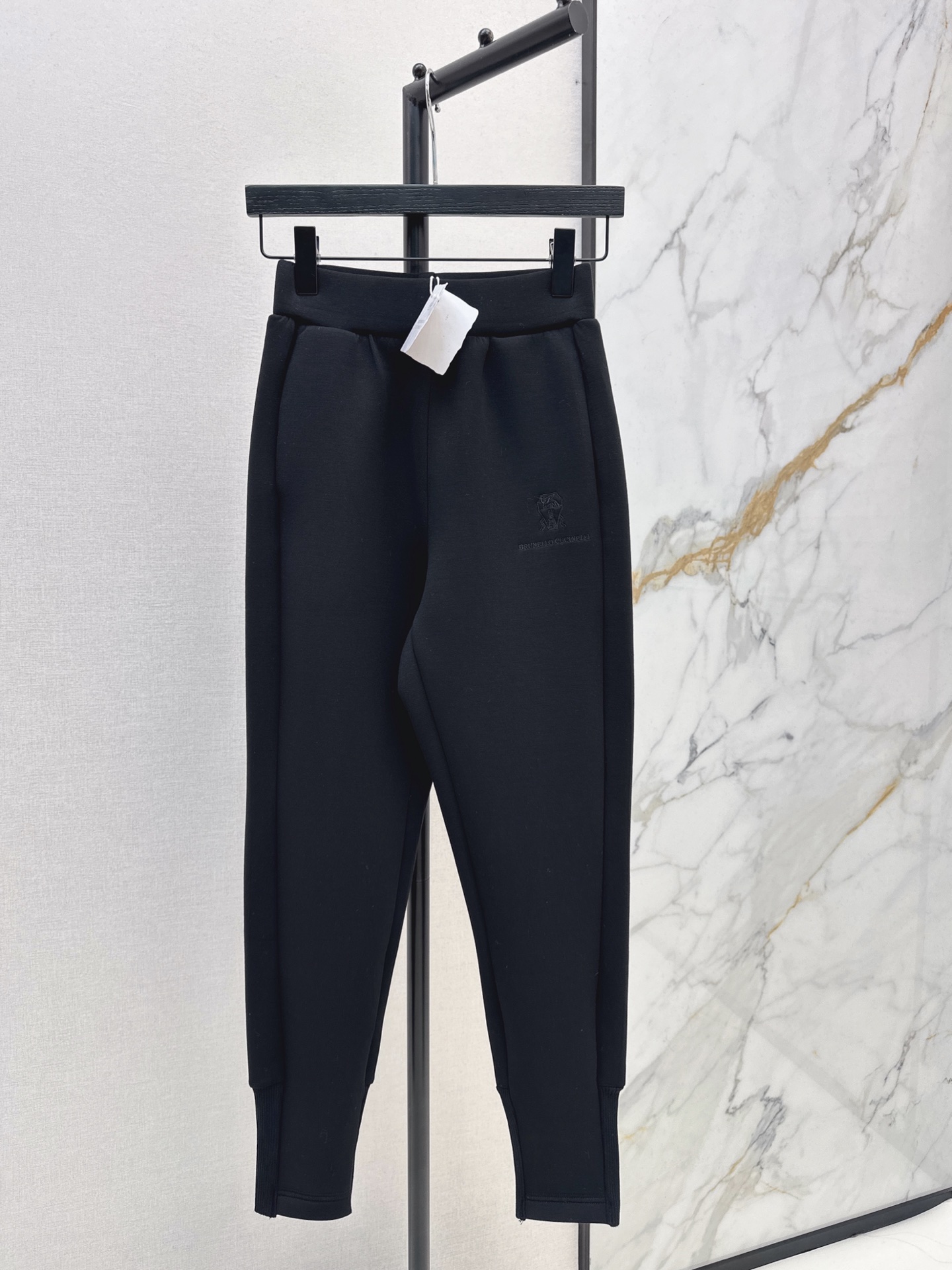 NO:684210,Exclusive first release of Bc 25Ss——the latest space cotton harem pants for autumn and winter. The details are very casual and fashionable online. Ladies and sisters, don’t miss it!  !  Casual harem pants with three-dimensional tailoring, British style, simple and versatile, imported Tencel air layer space cotton, the quality is amazing, two colors are available in stock, sml,,19860909独家首发 Bc 25Ss———秋冬最新款太空棉哈伦小脚裤 细节感很加分休闲时髦在线 小姐姐们不要错过啦！！休闲哈伦裤立体剪裁 英伦风简约百搭 进口天丝空气层太空棉质量赞到爆 两色现货发售sml,,,Women's clothing